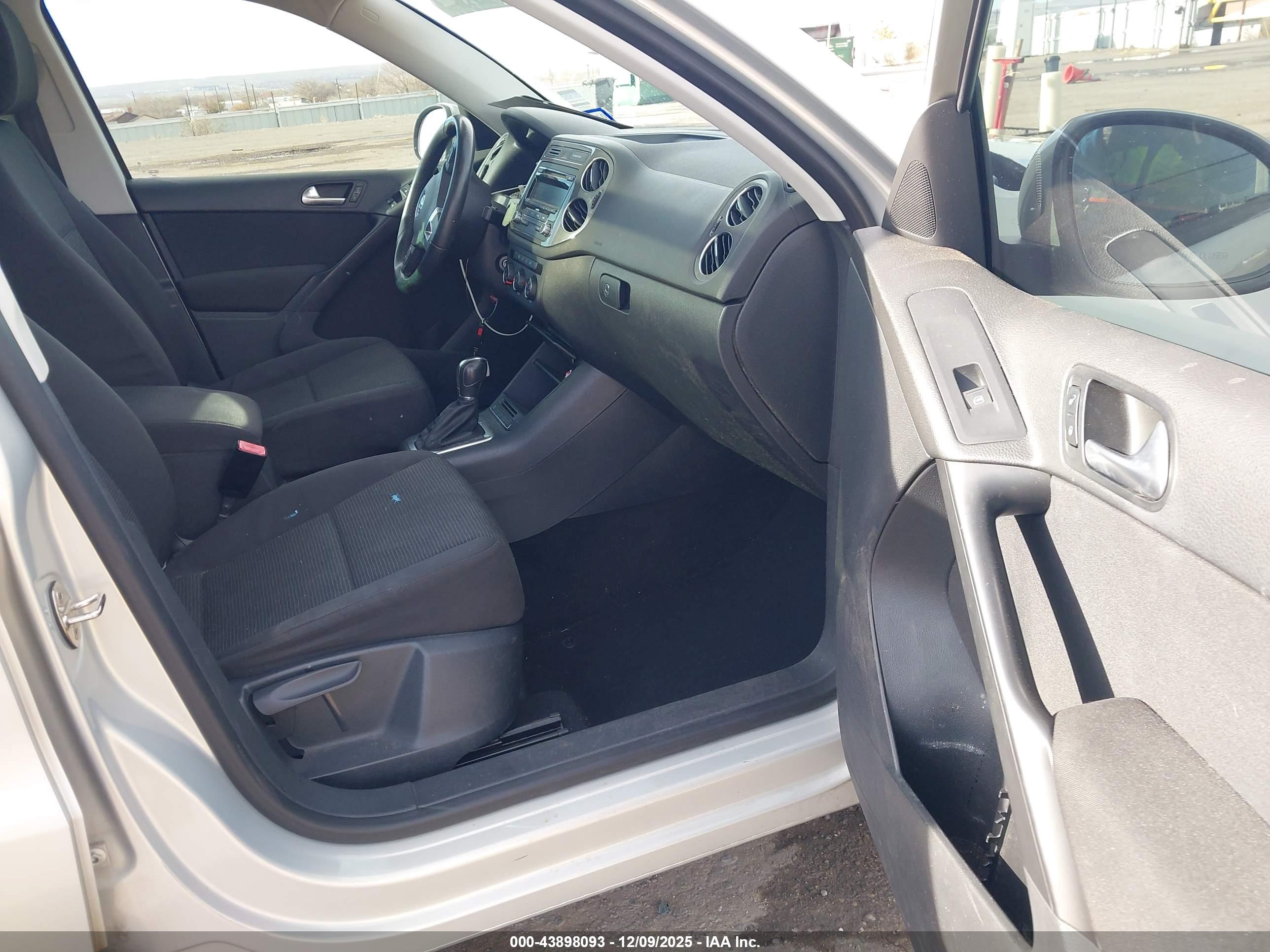 VOLKSWAGEN TIGUAN image 5