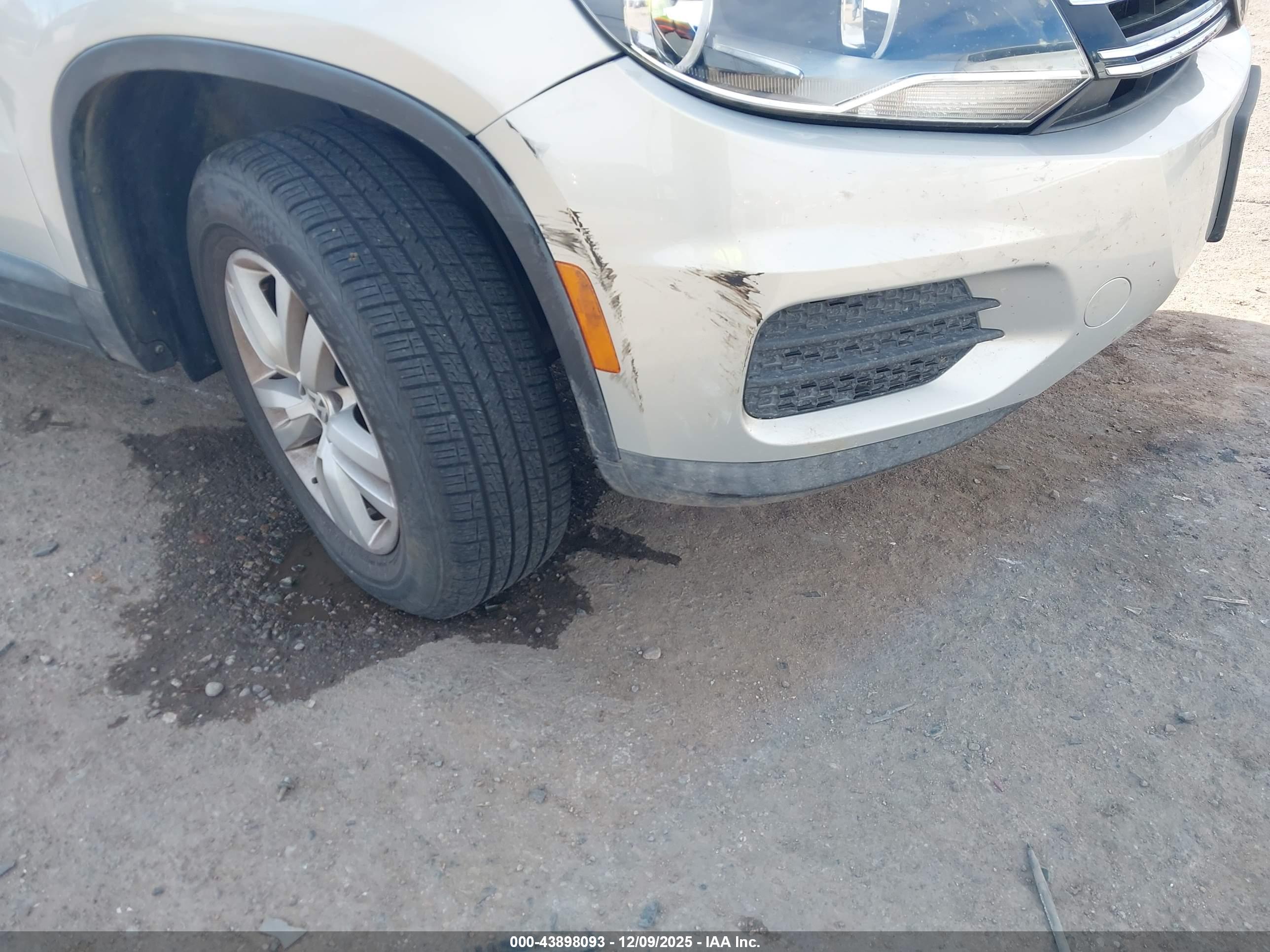 VOLKSWAGEN TIGUAN image 6