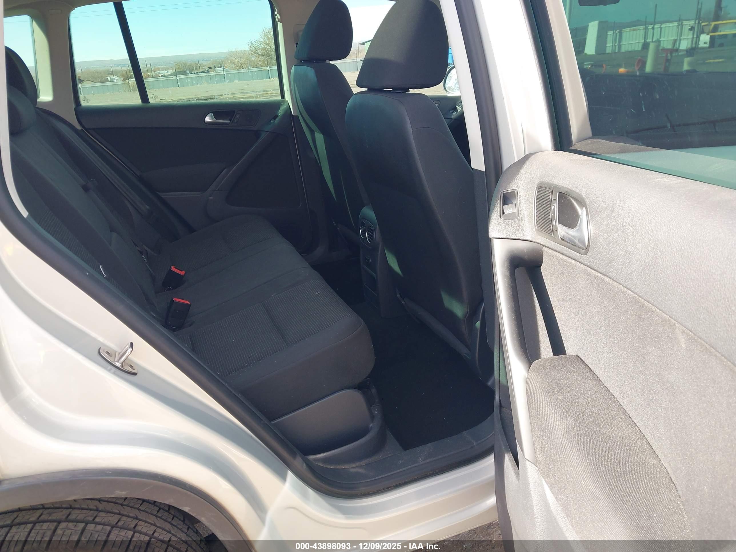 VOLKSWAGEN TIGUAN image 8