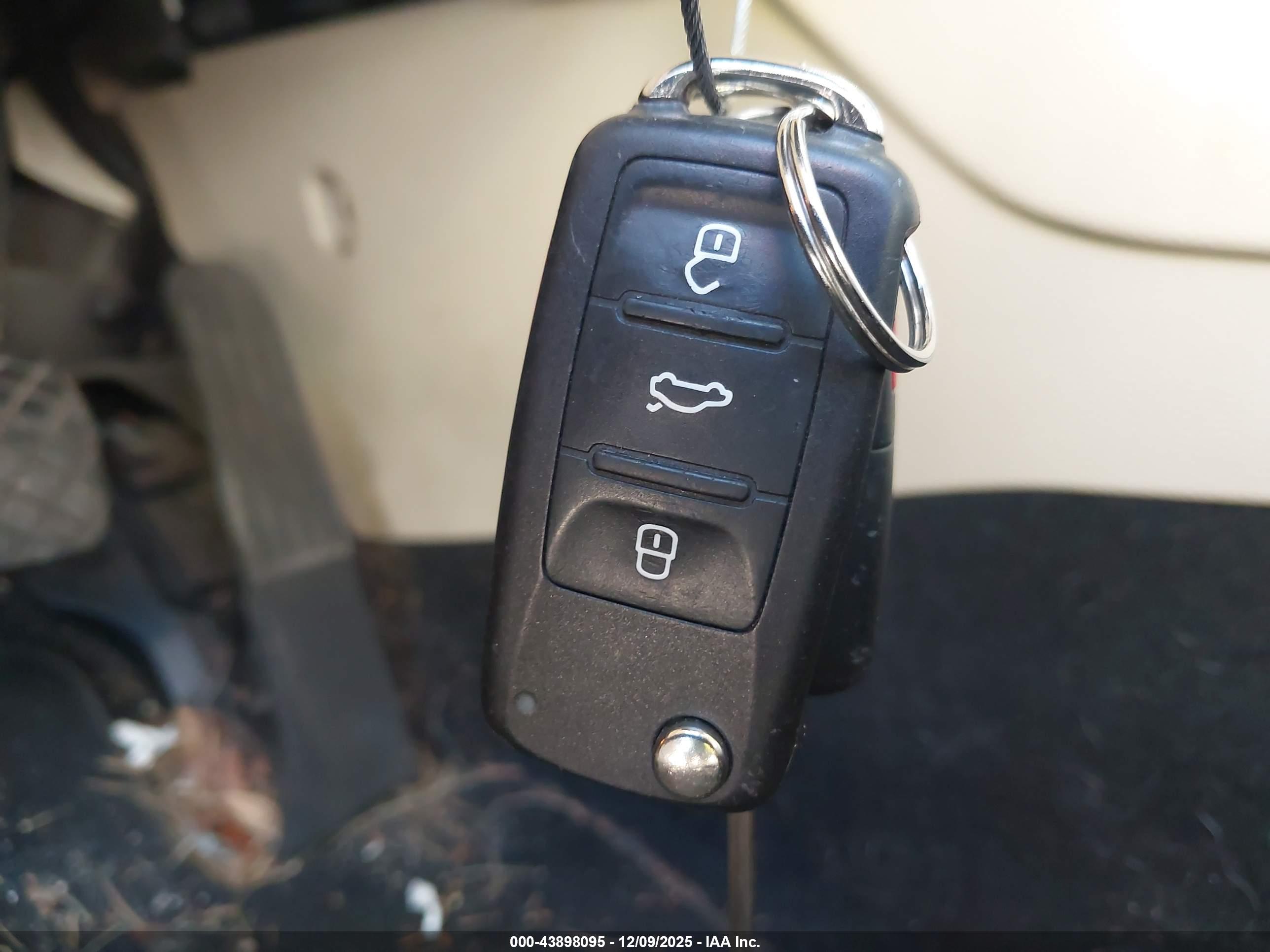 VOLKSWAGEN JETTA image 11