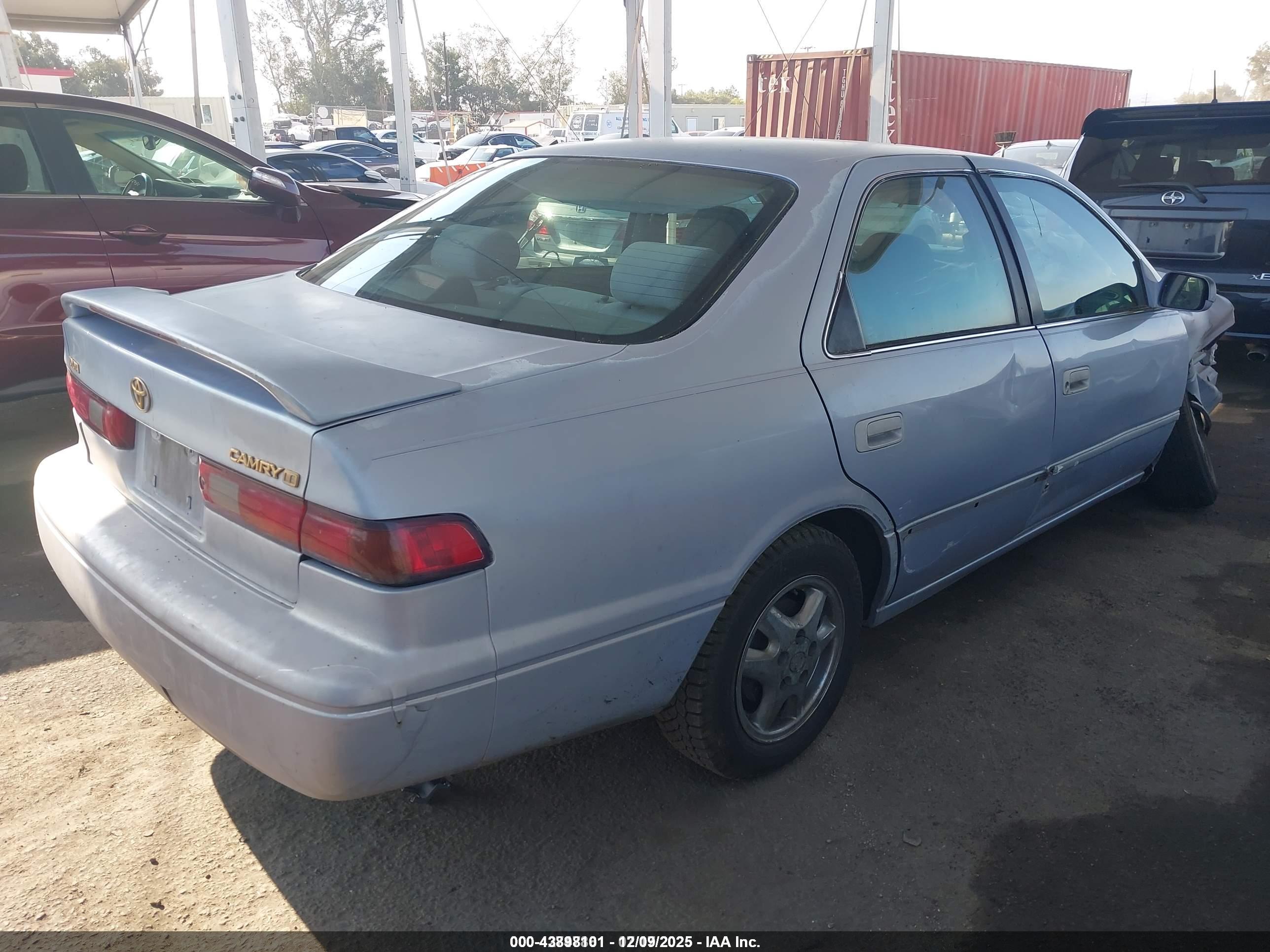 TOYOTA CAMRY image 4