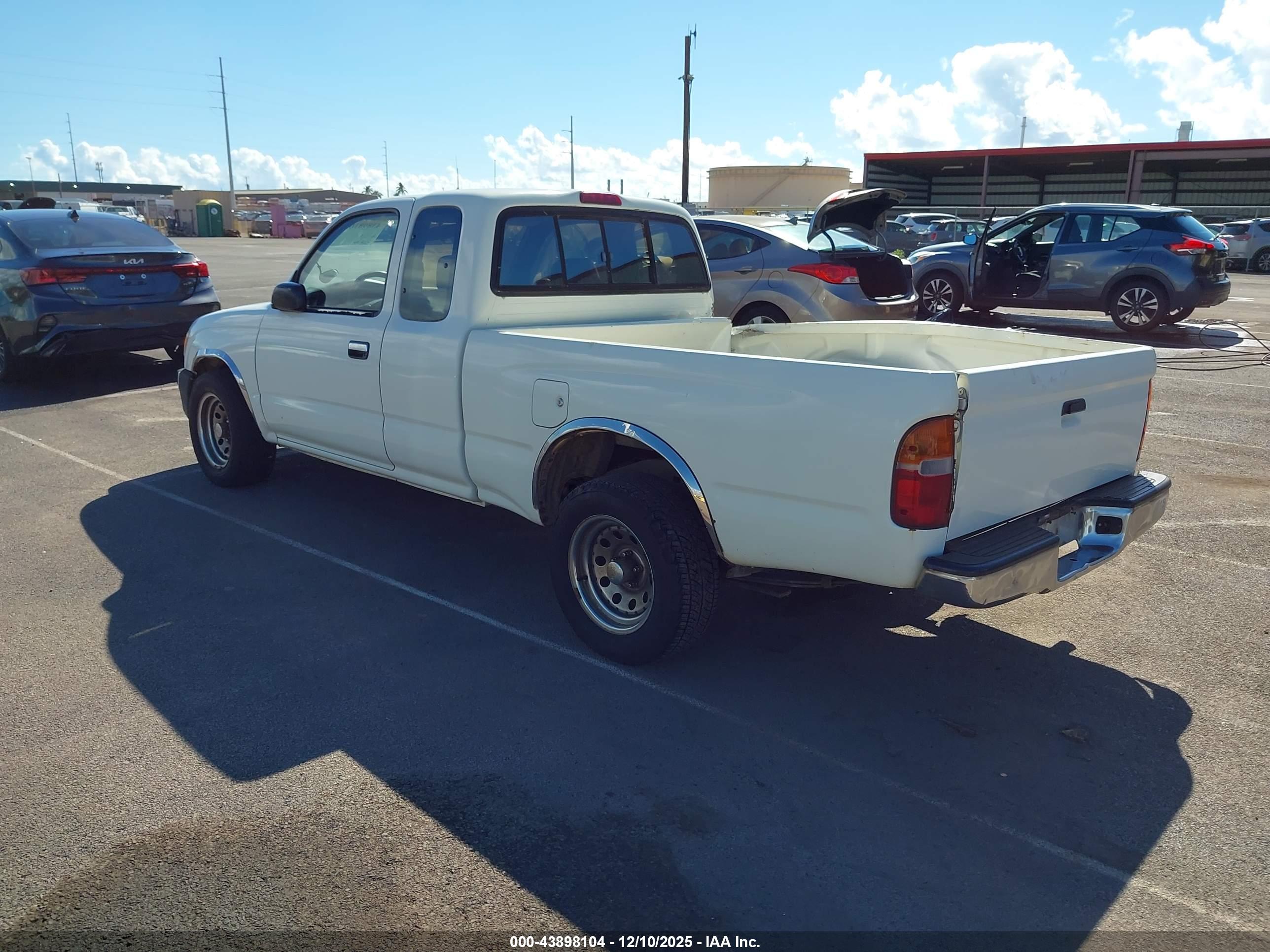 TOYOTA TACOMA image 3