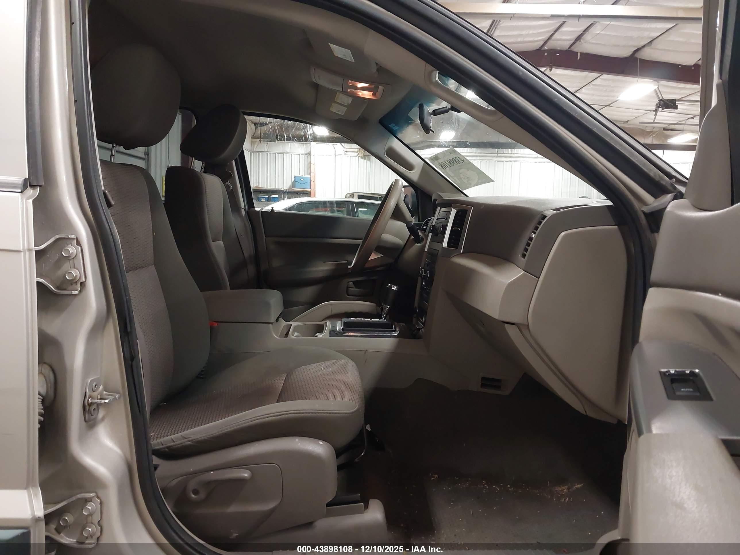 JEEP GRAND image 5