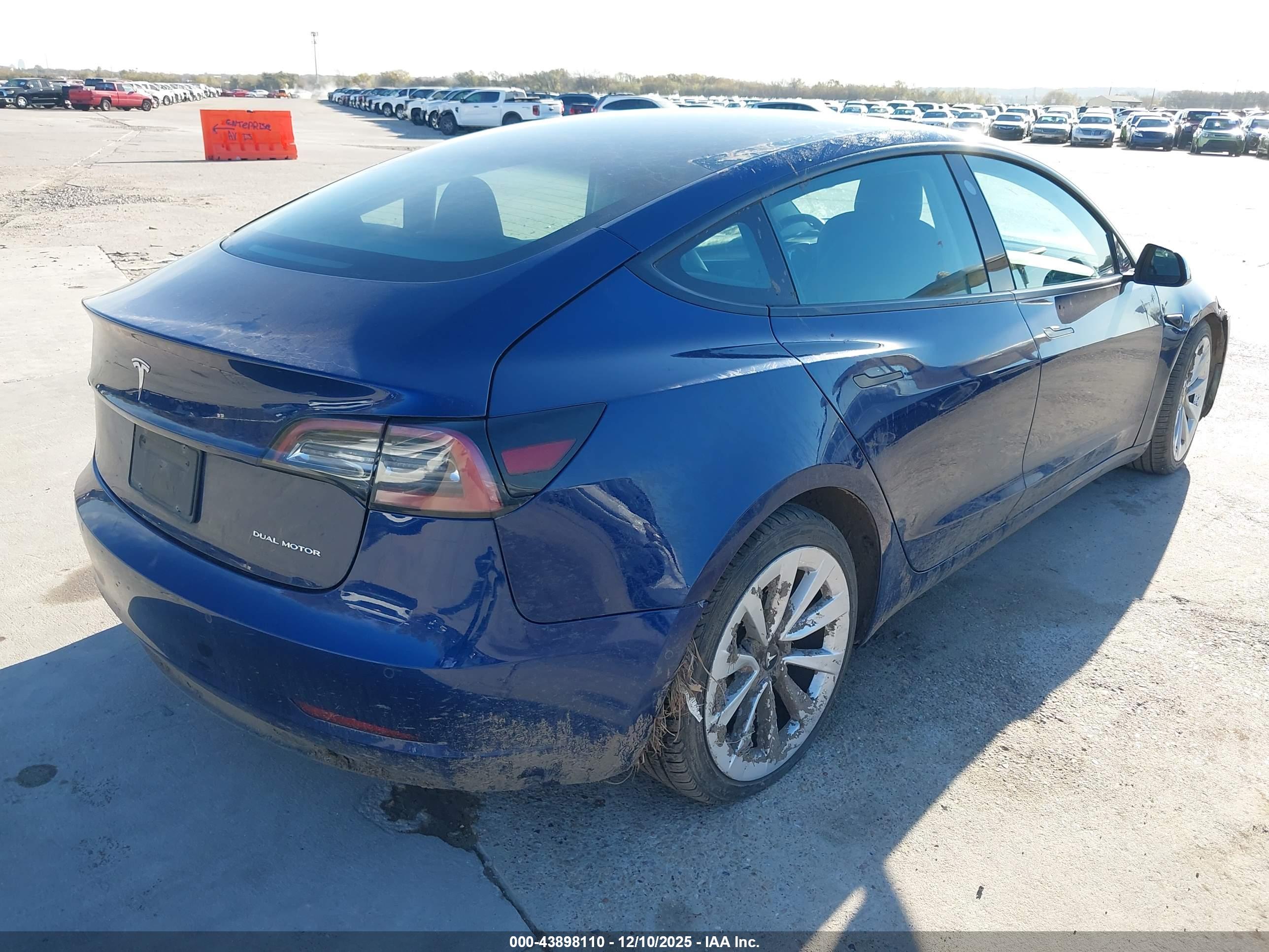 TESLA MODEL image 4