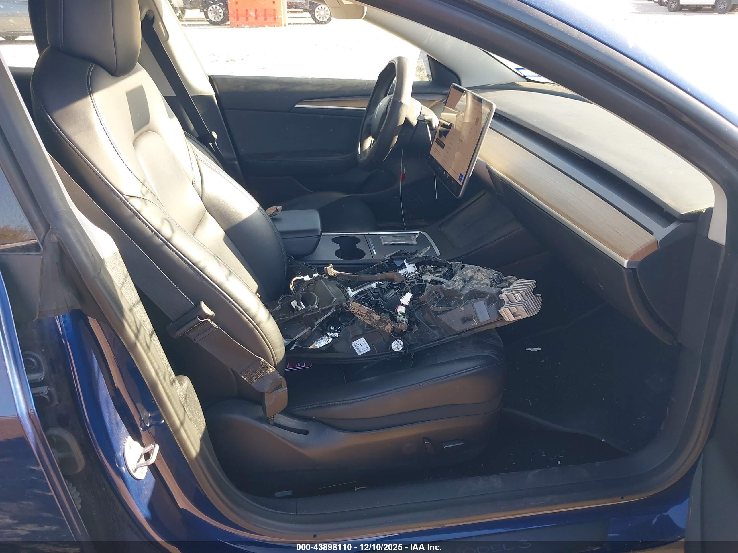 TESLA MODEL image 5