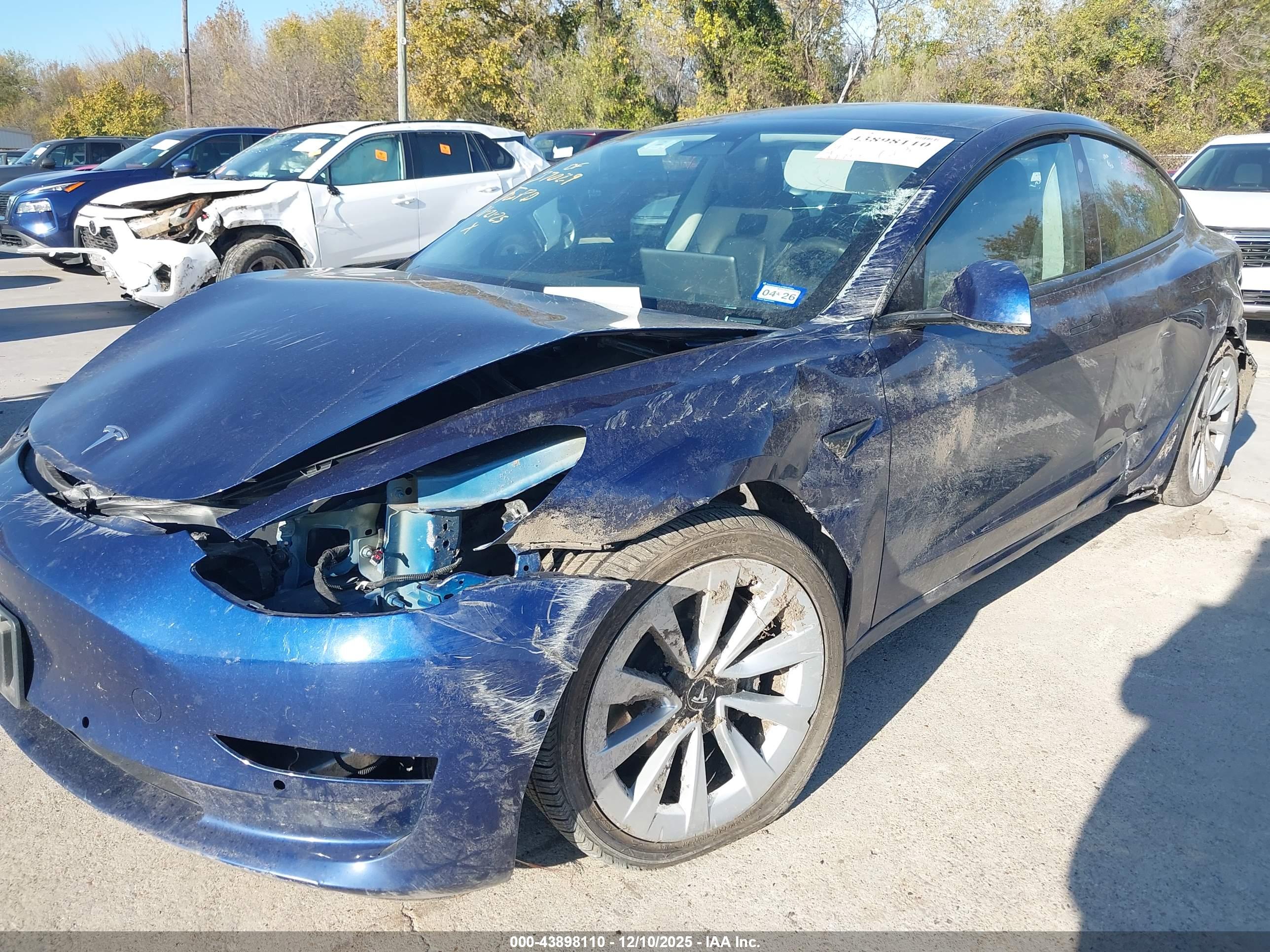 TESLA MODEL image 6