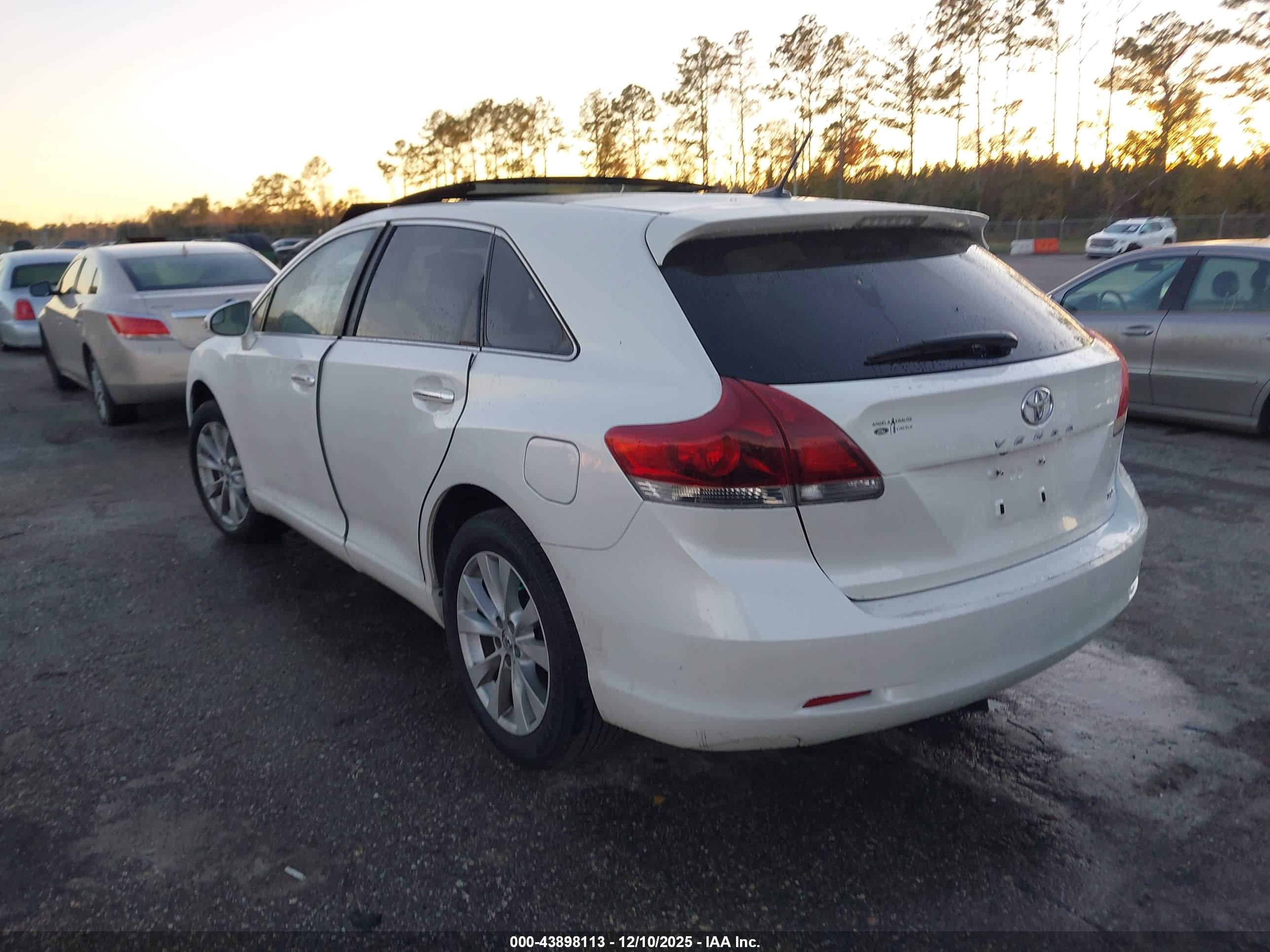 TOYOTA VENZA image 3