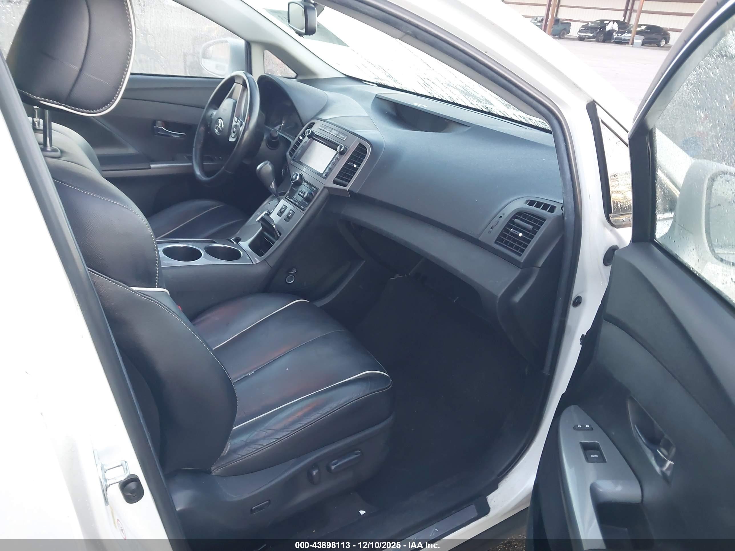 TOYOTA VENZA image 5