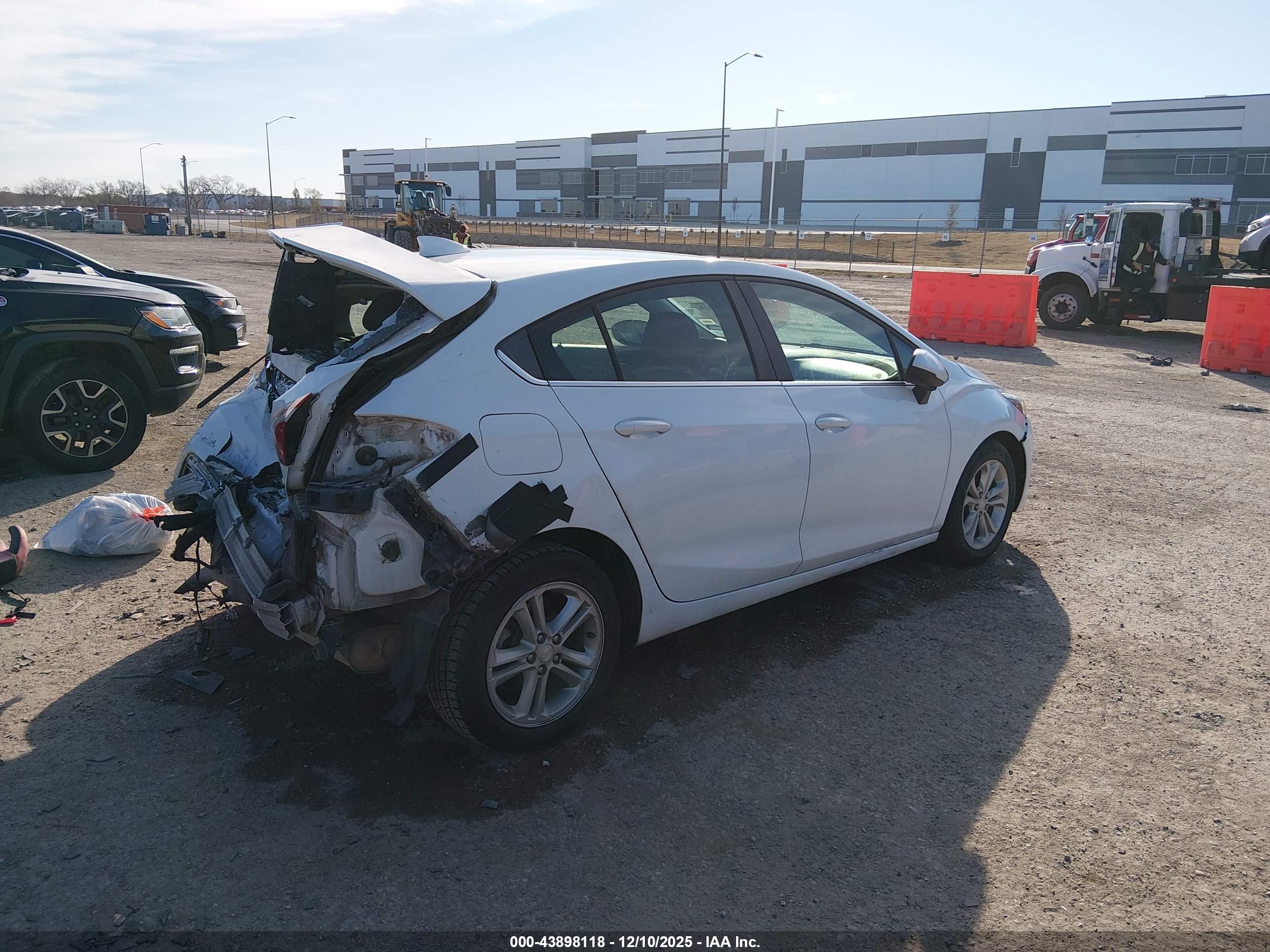 CHEVROLET CRUZE image 4