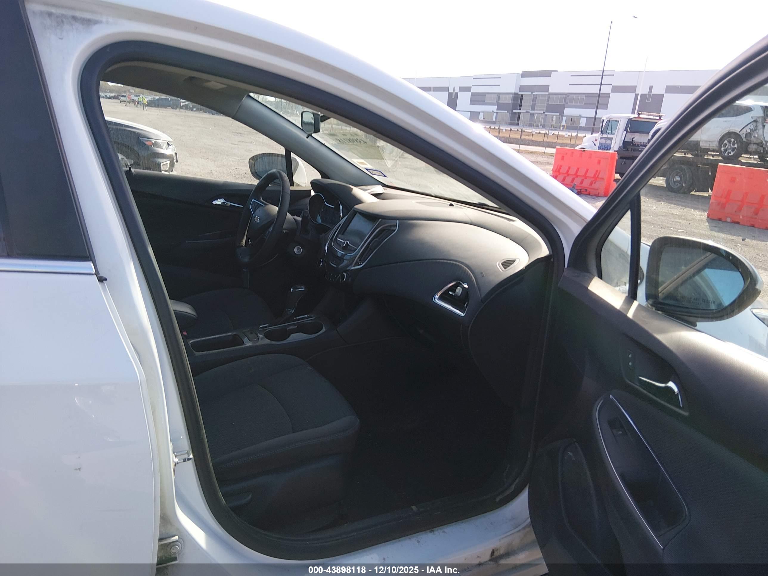 CHEVROLET CRUZE image 5