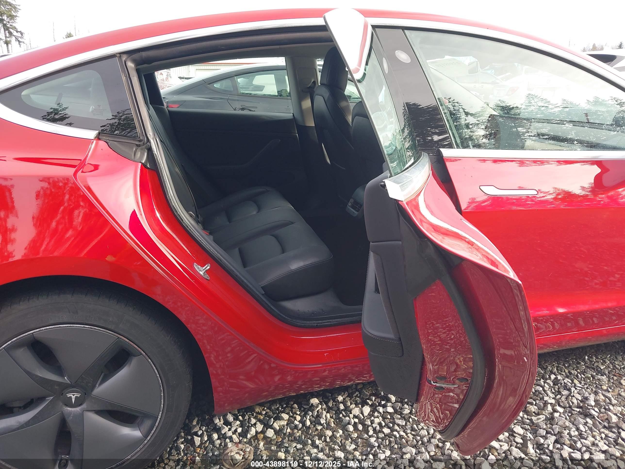 TESLA MODEL image 8
