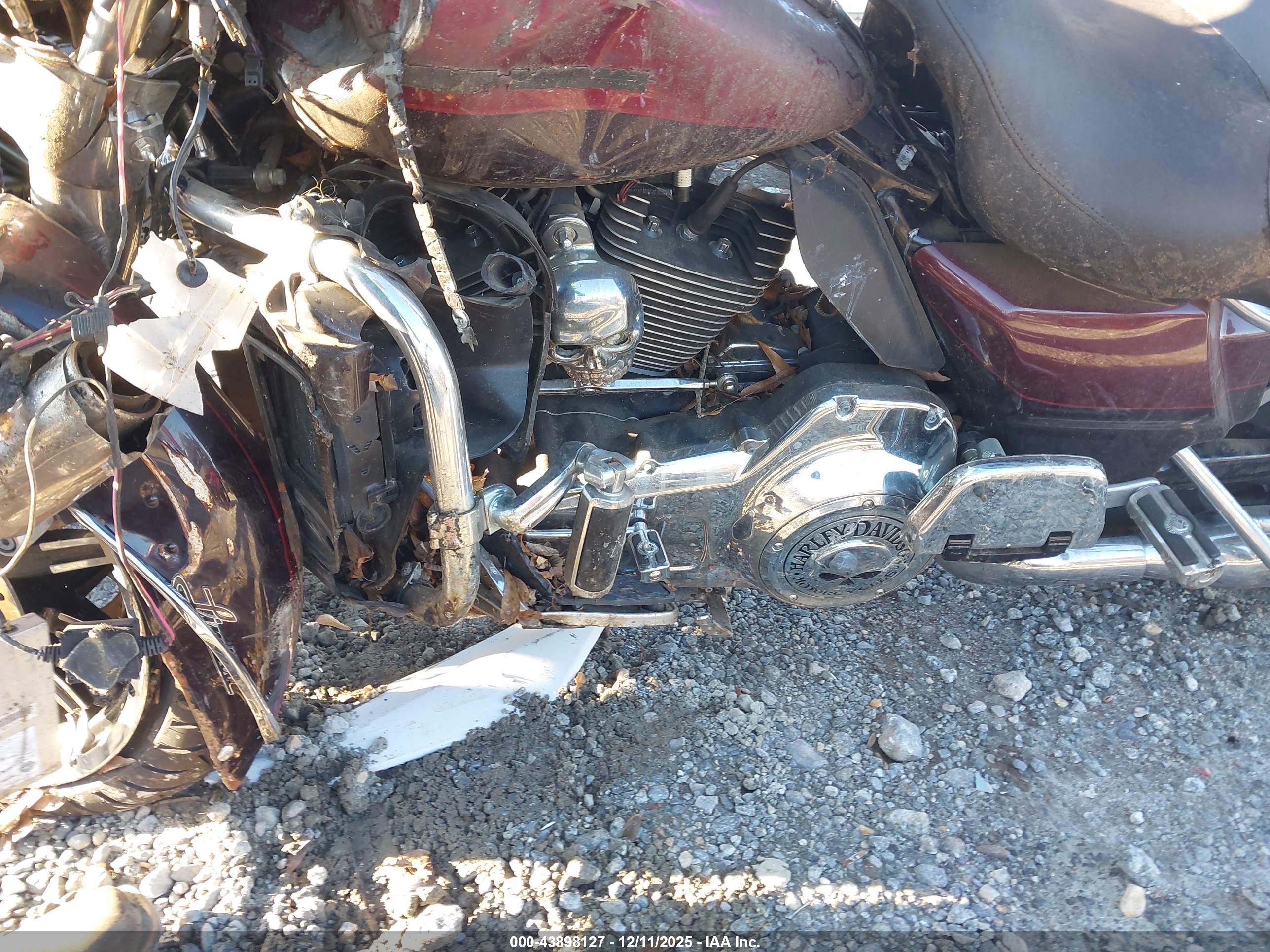 HARLEY-DAVIDSON FLHTKL image 9