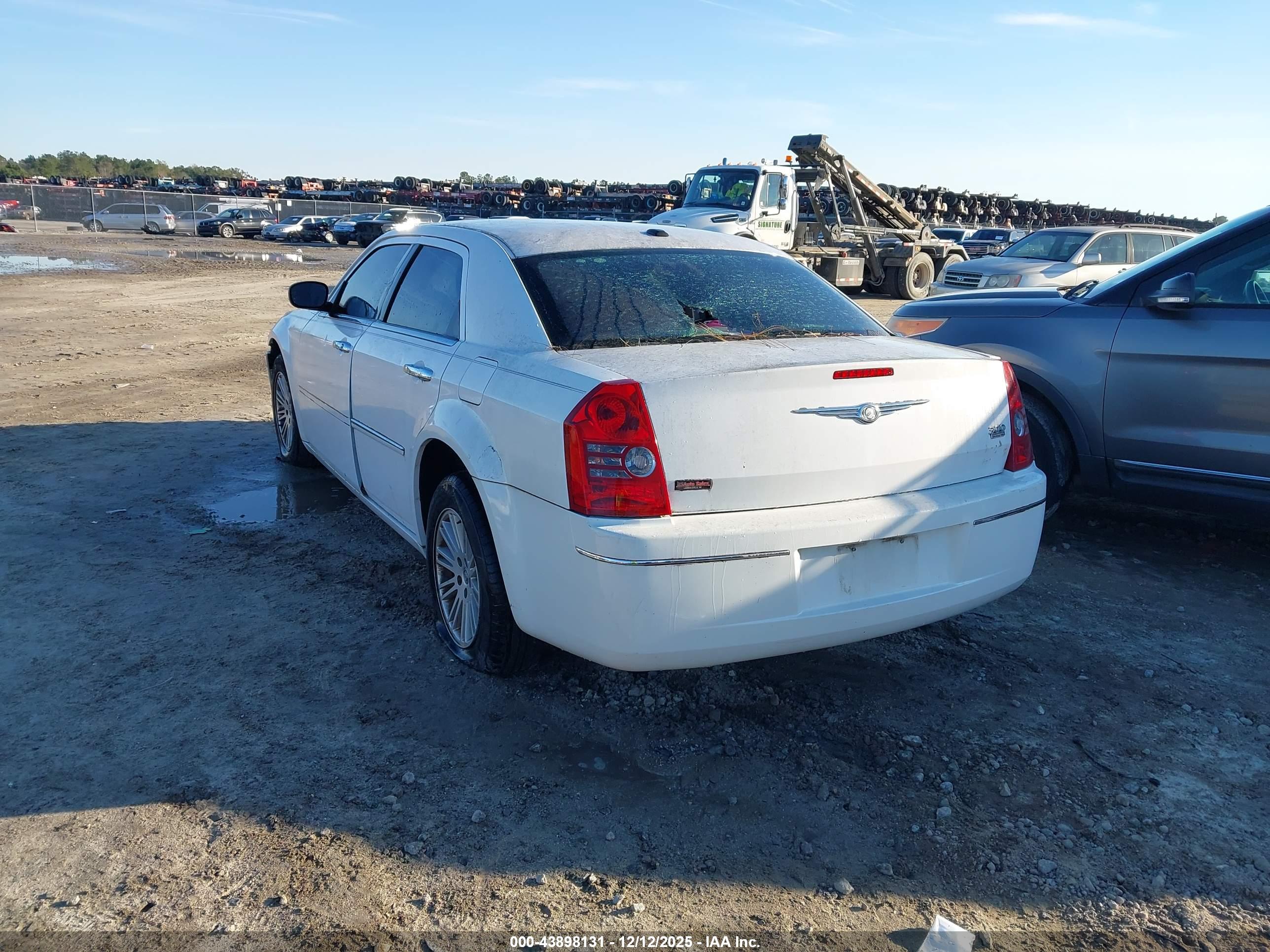 CHRYSLER 300 image 3