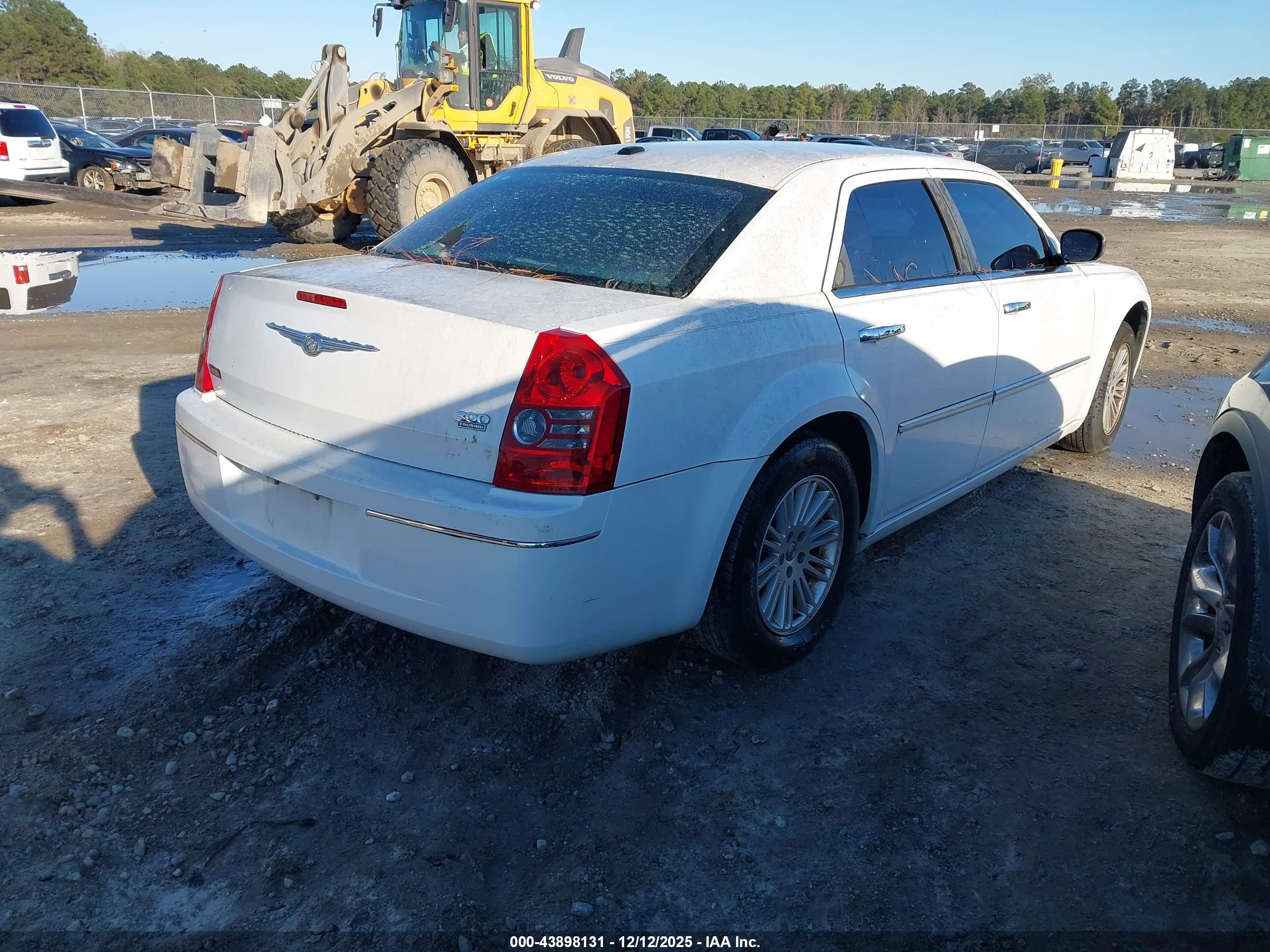 CHRYSLER 300 image 4