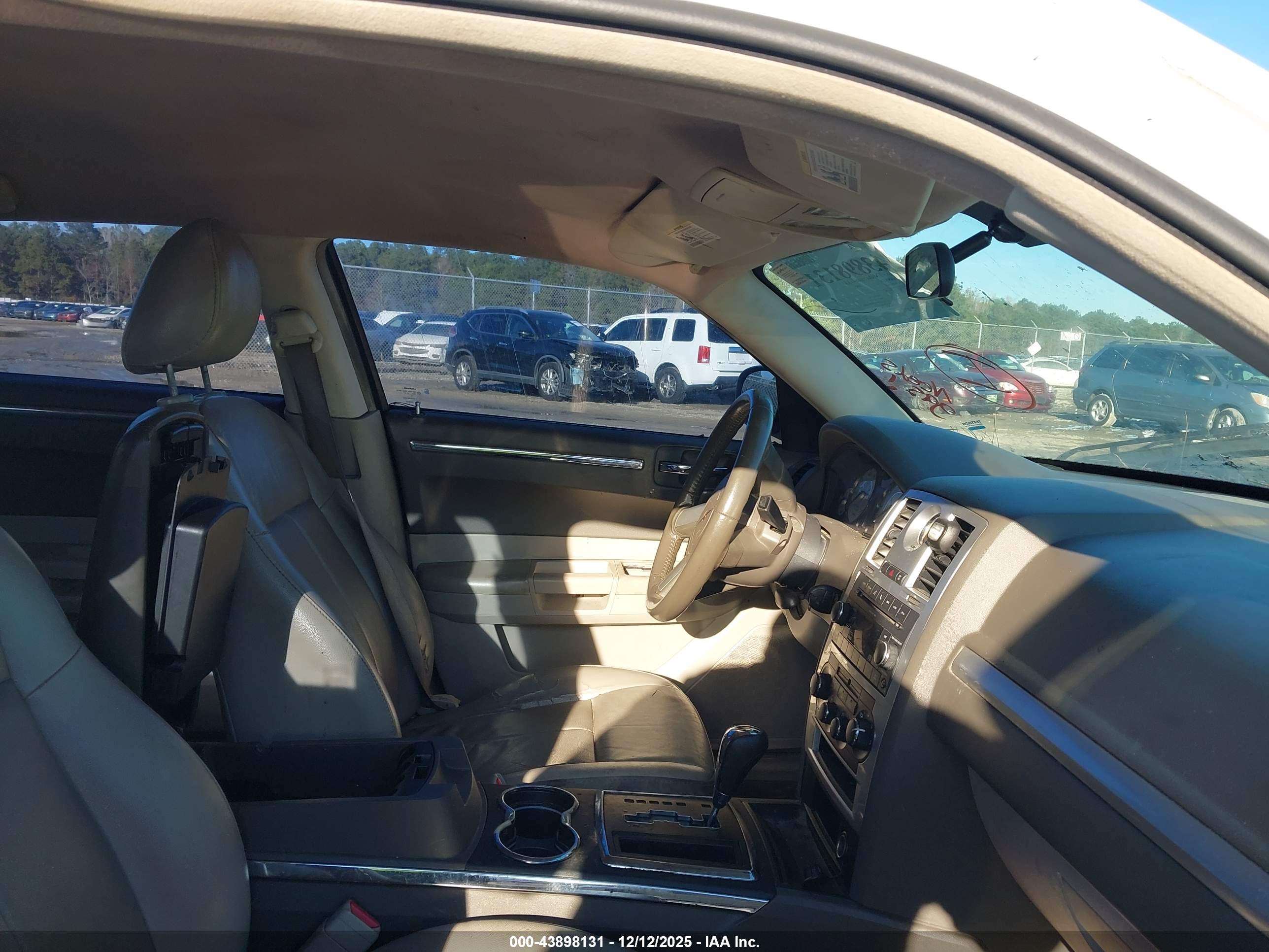 CHRYSLER 300 image 5