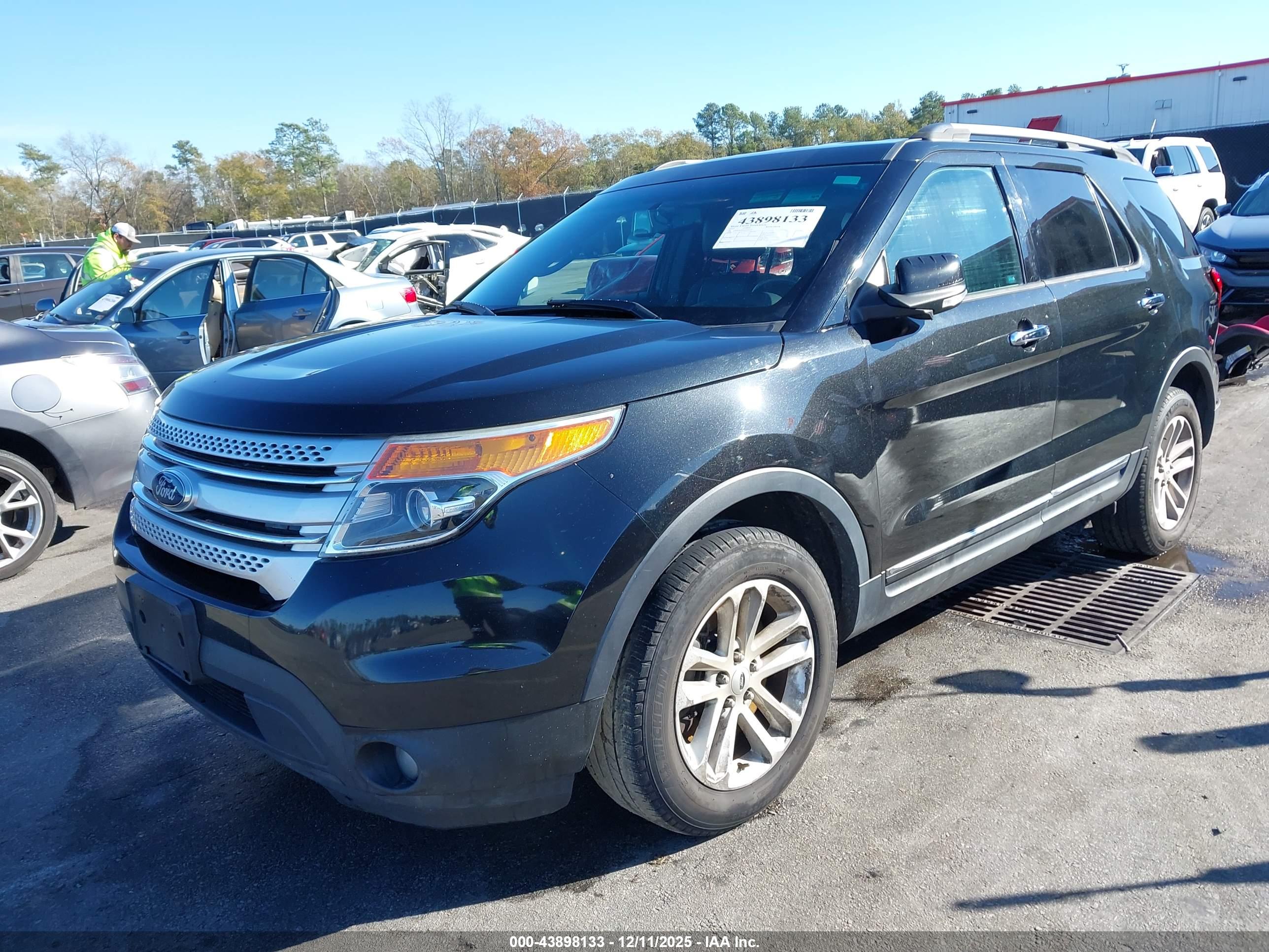 FORD EXPLORER image 2
