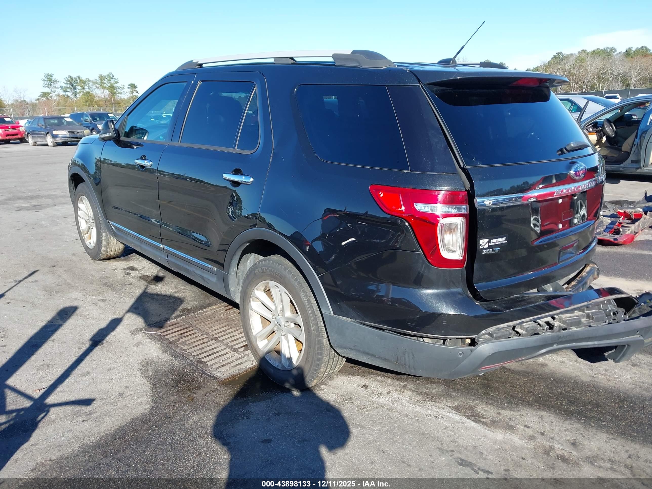 FORD EXPLORER image 3