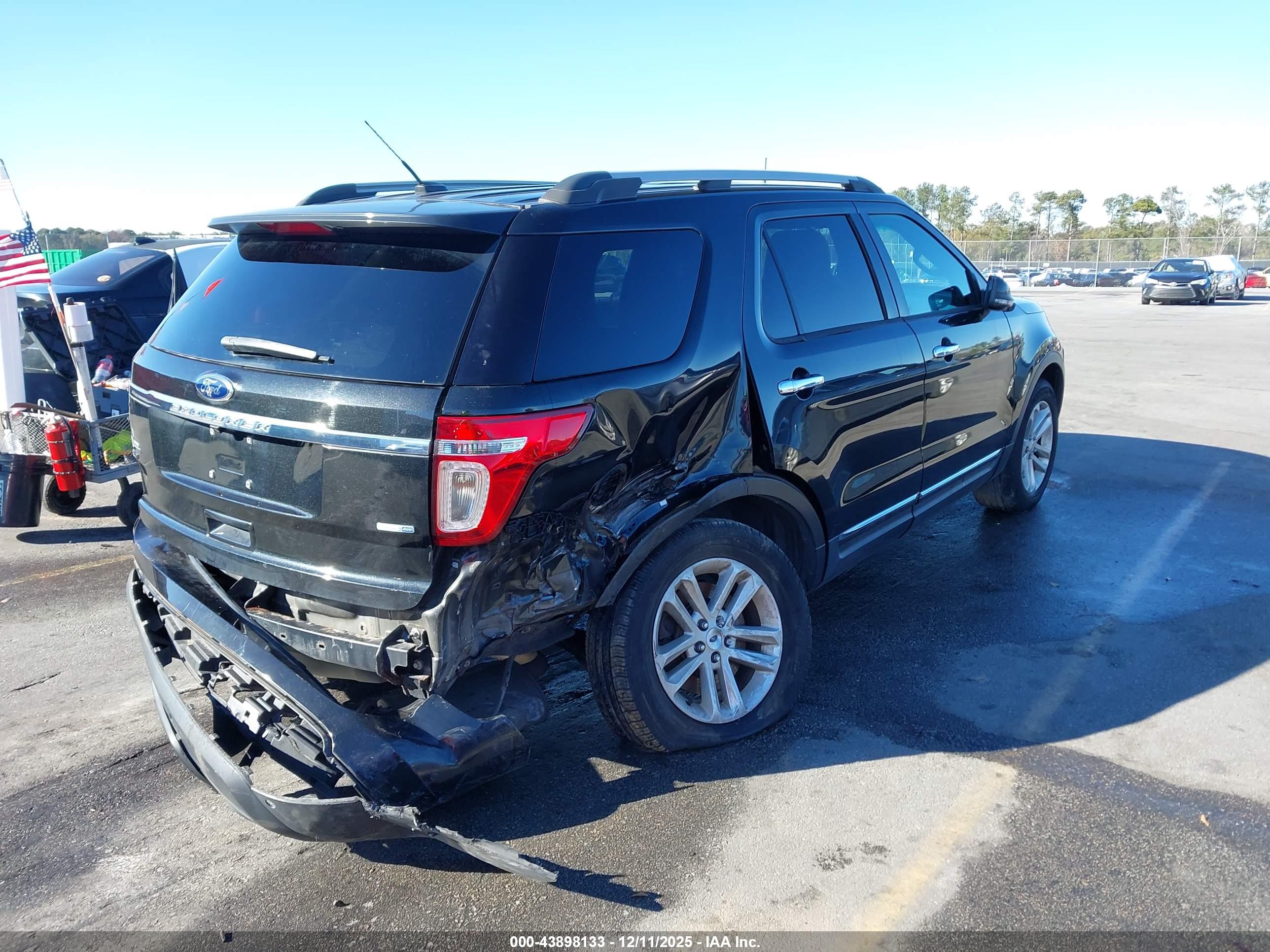 FORD EXPLORER image 4