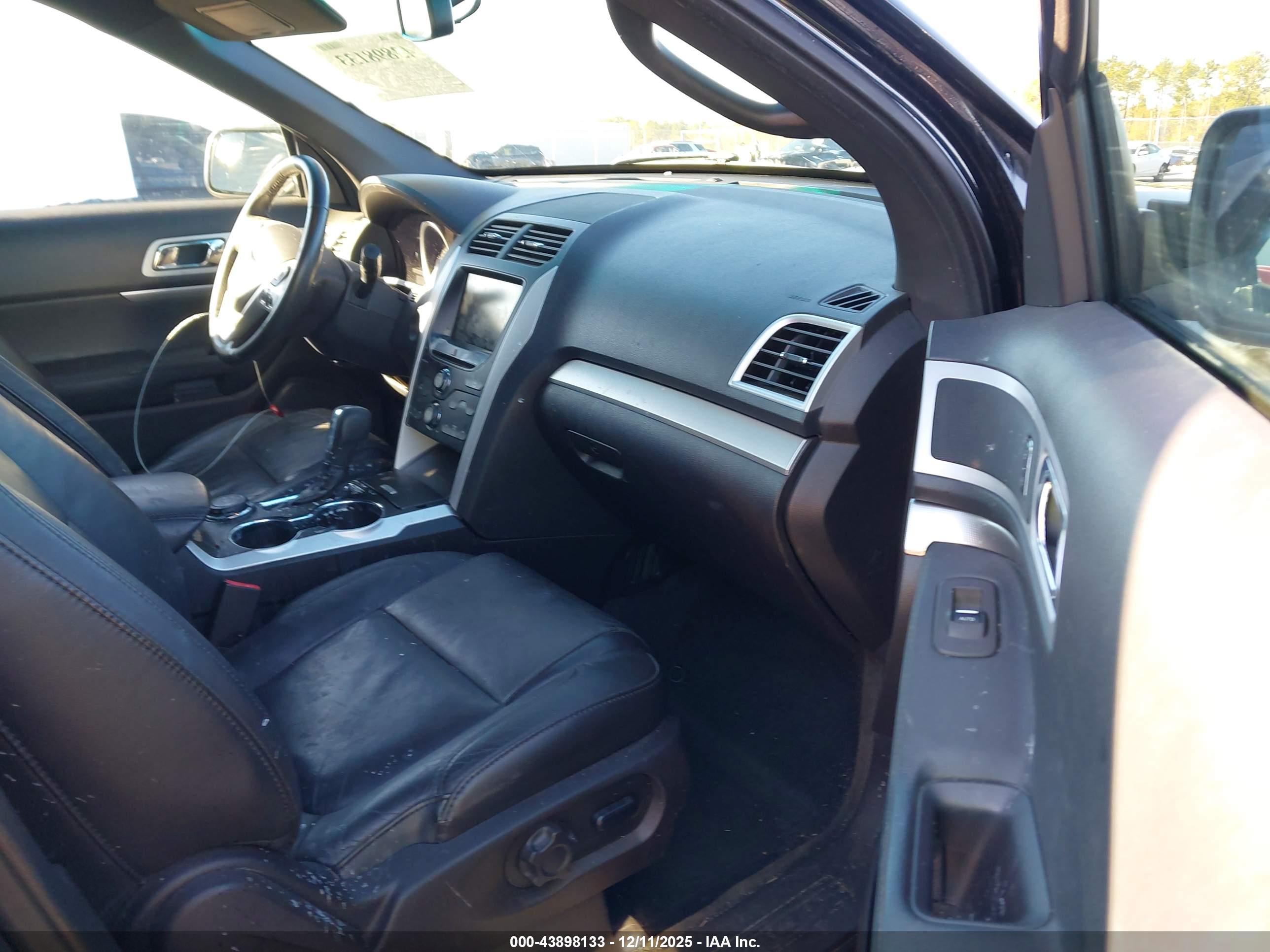 FORD EXPLORER image 5