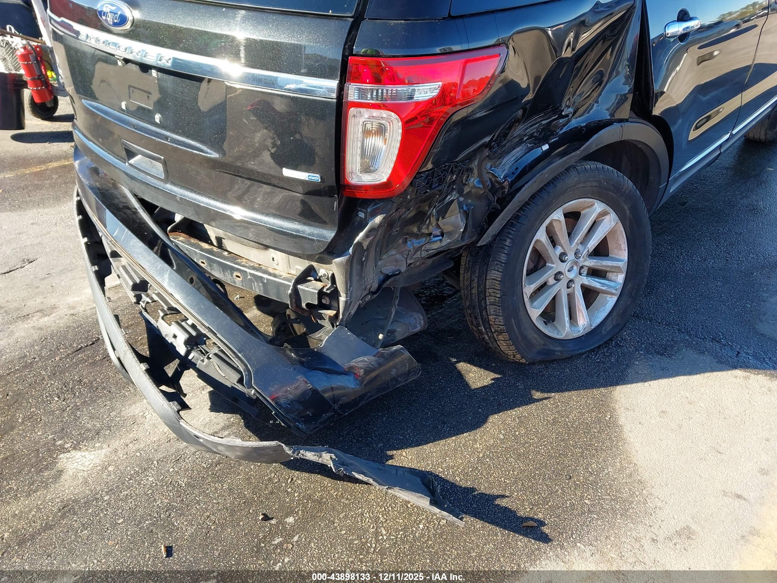 FORD EXPLORER image 6
