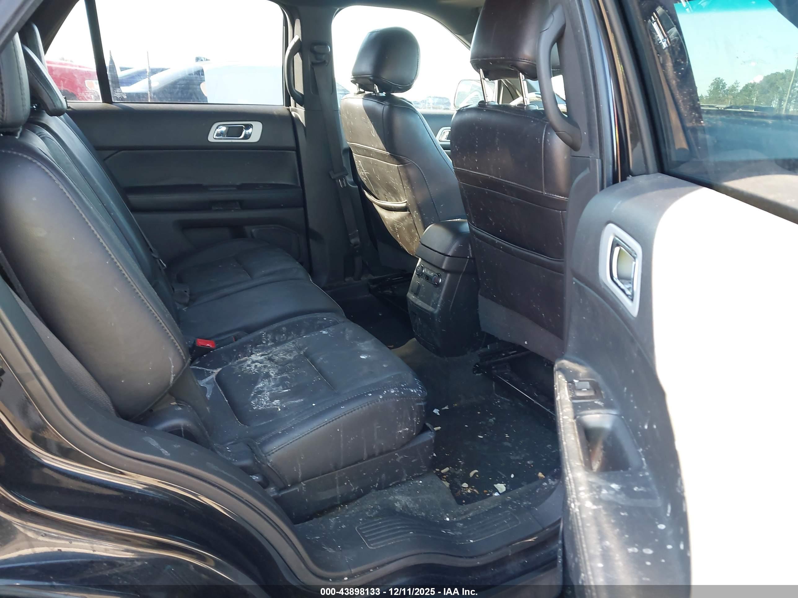 FORD EXPLORER image 8