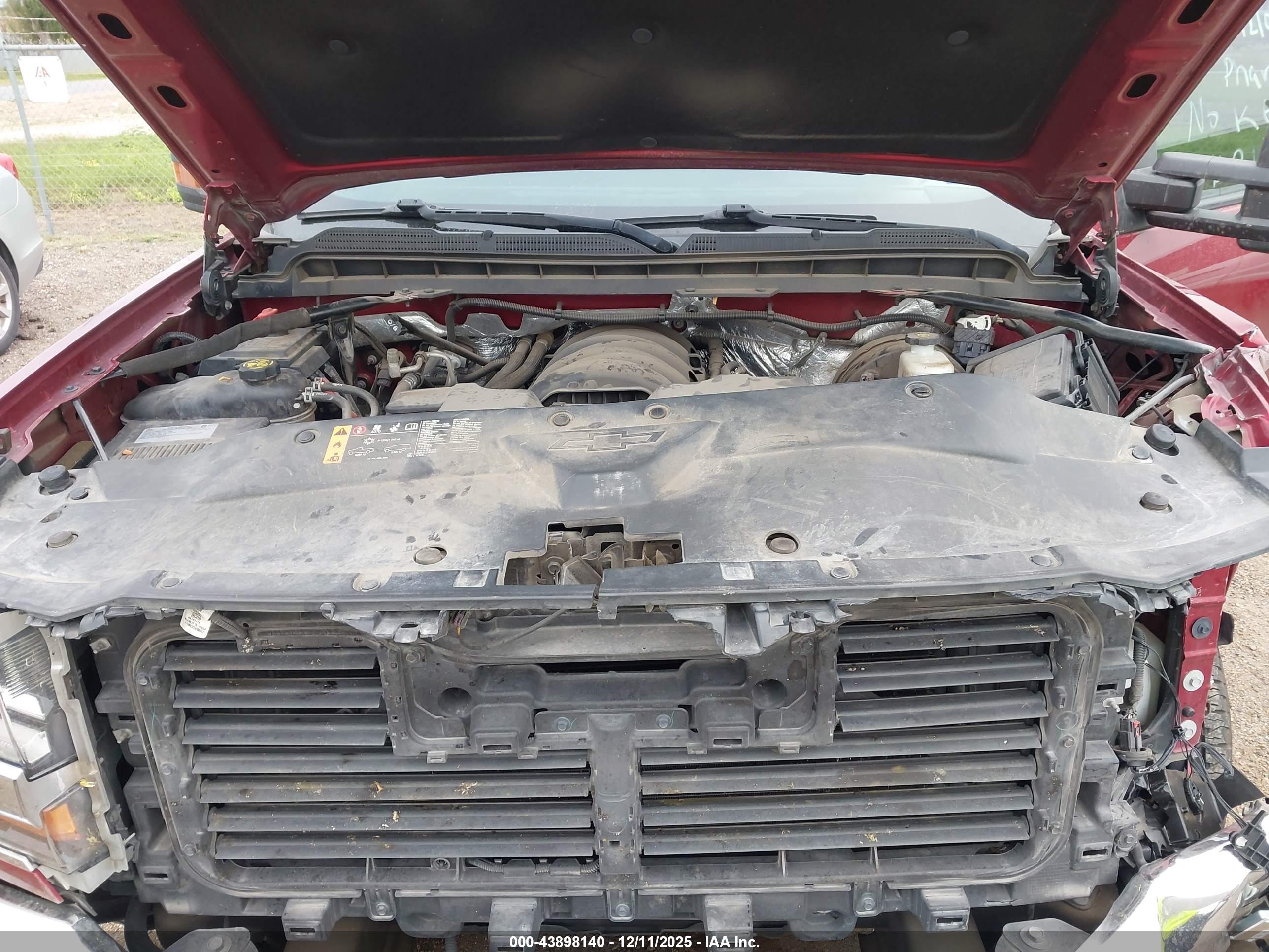 CHEVROLET SILVERADO image 10