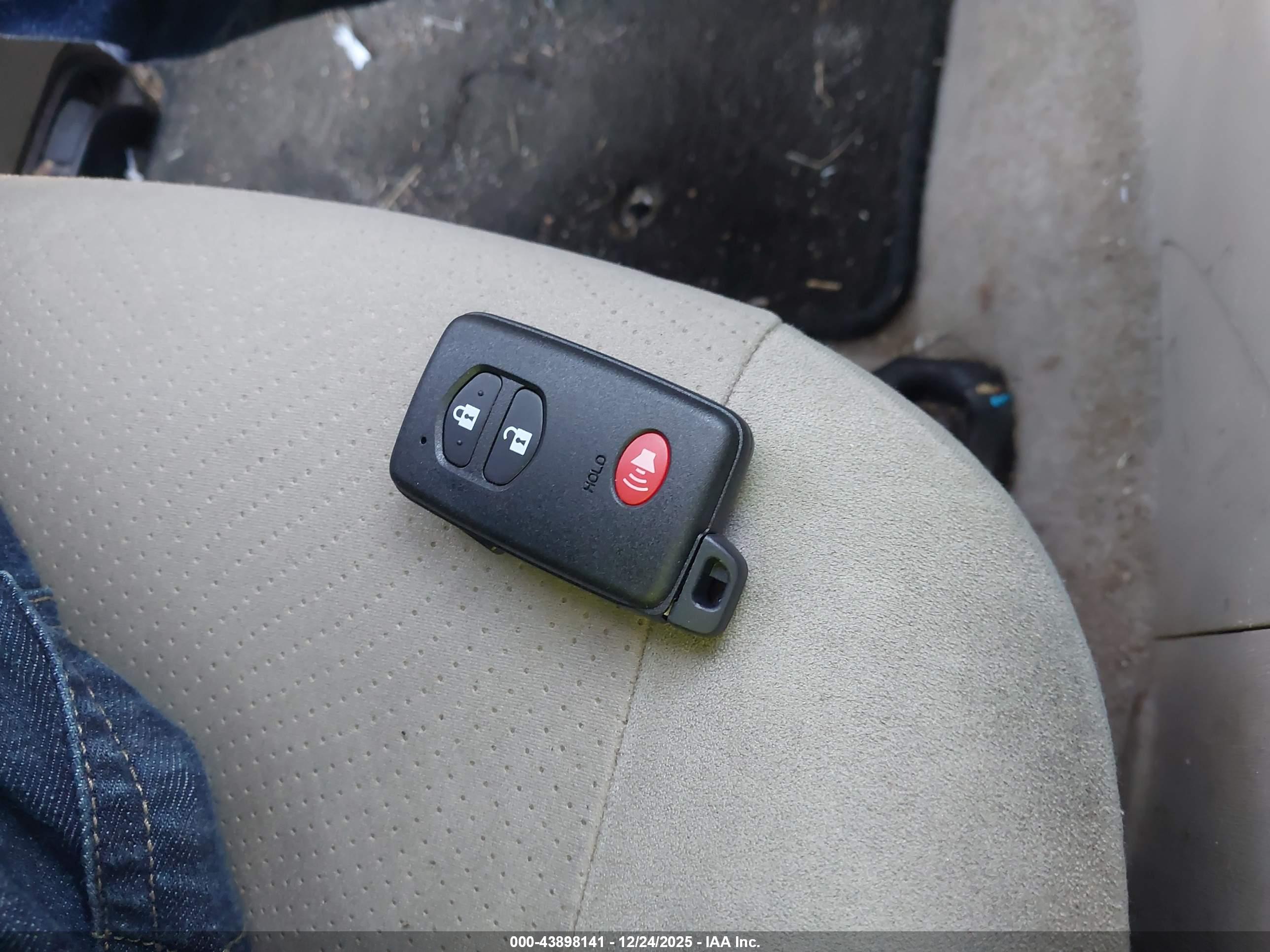 TOYOTA PRIUS image 11