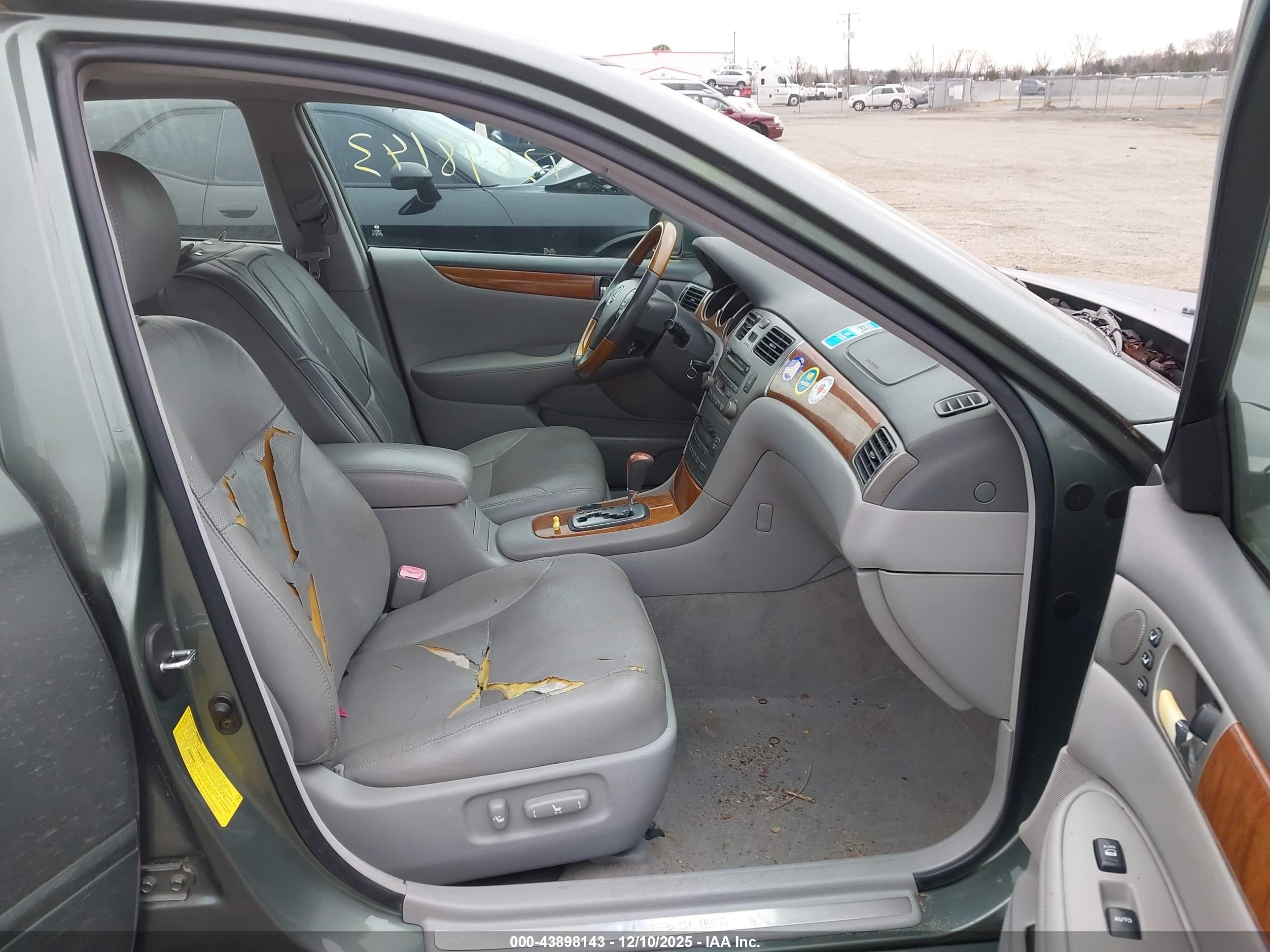 LEXUS ES image 5