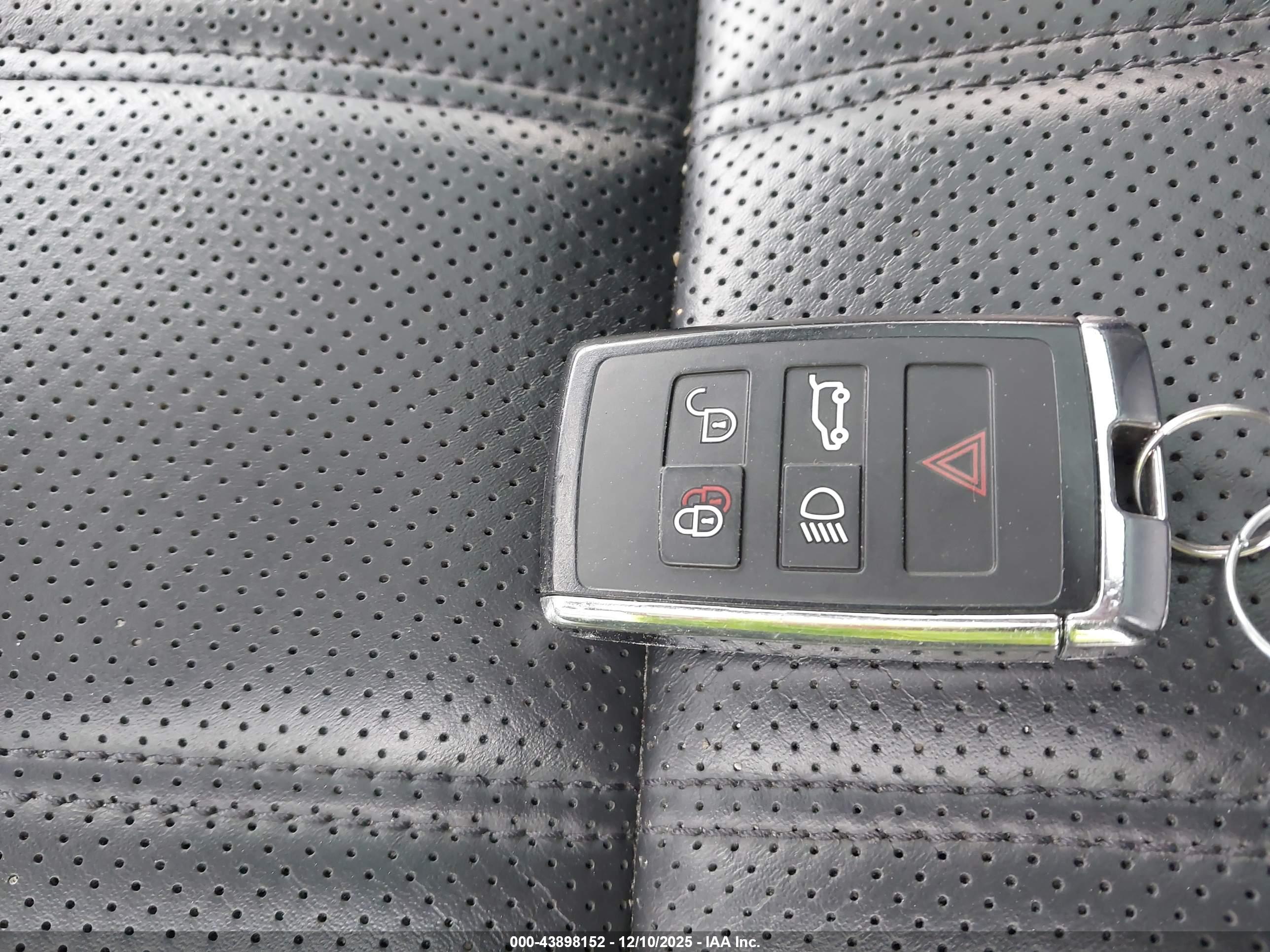LAND ROVER image 11