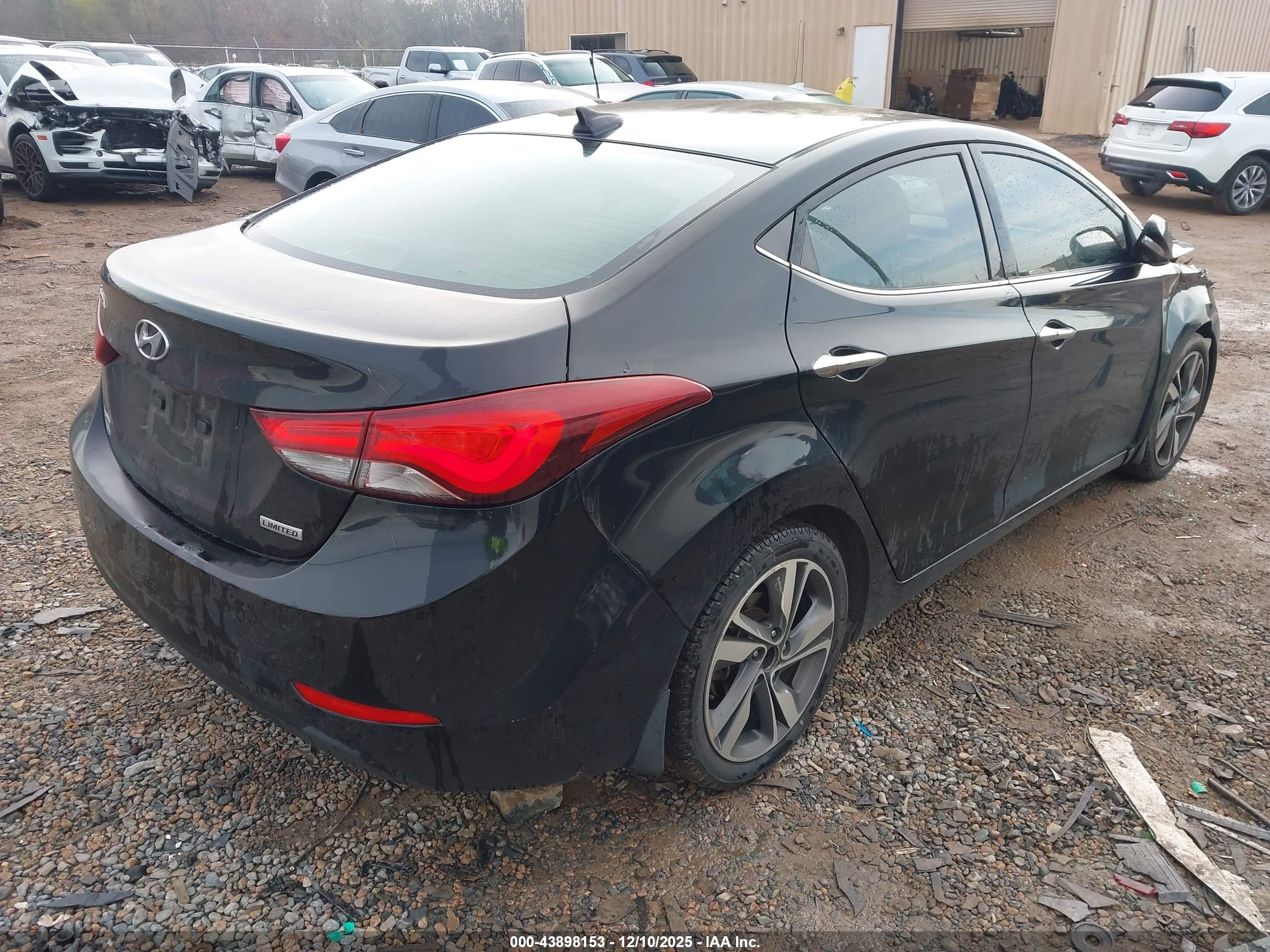 HYUNDAI ELANTRA image 4