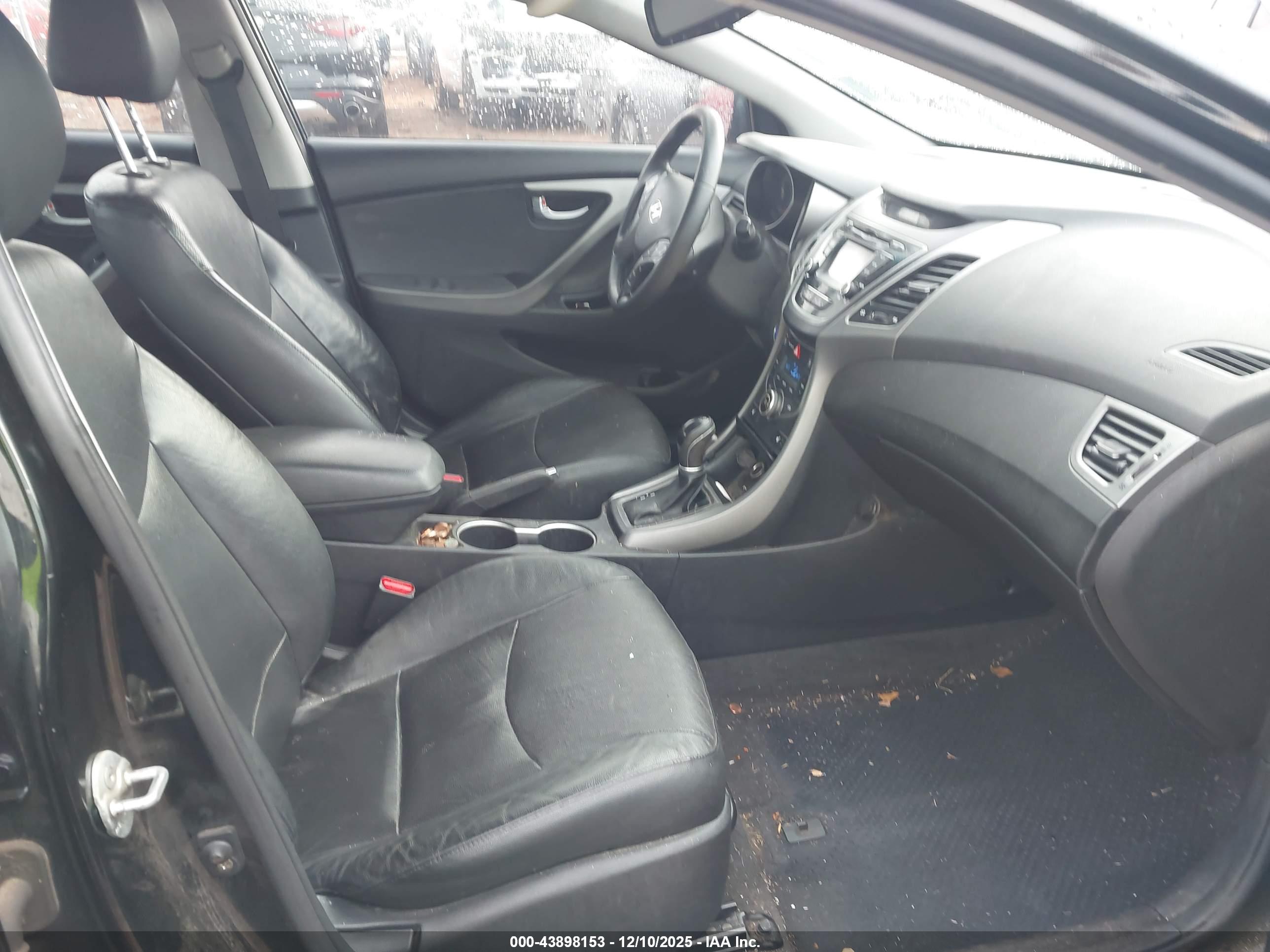 HYUNDAI ELANTRA image 5