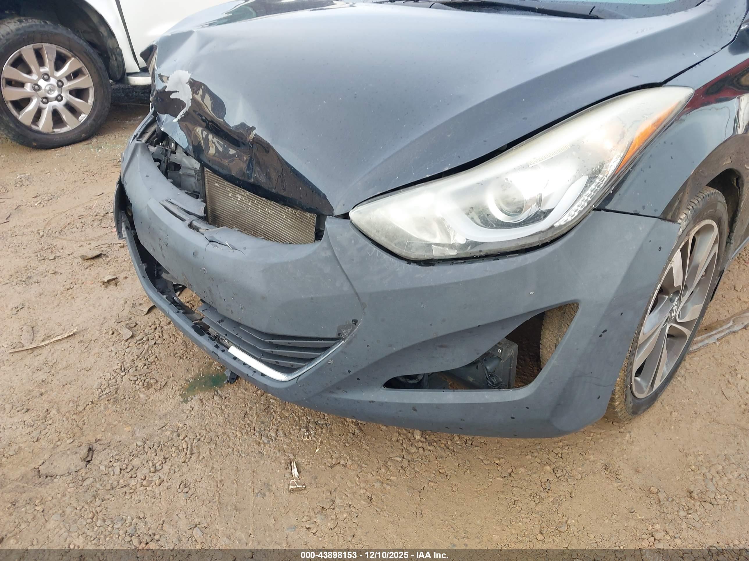 HYUNDAI ELANTRA image 6