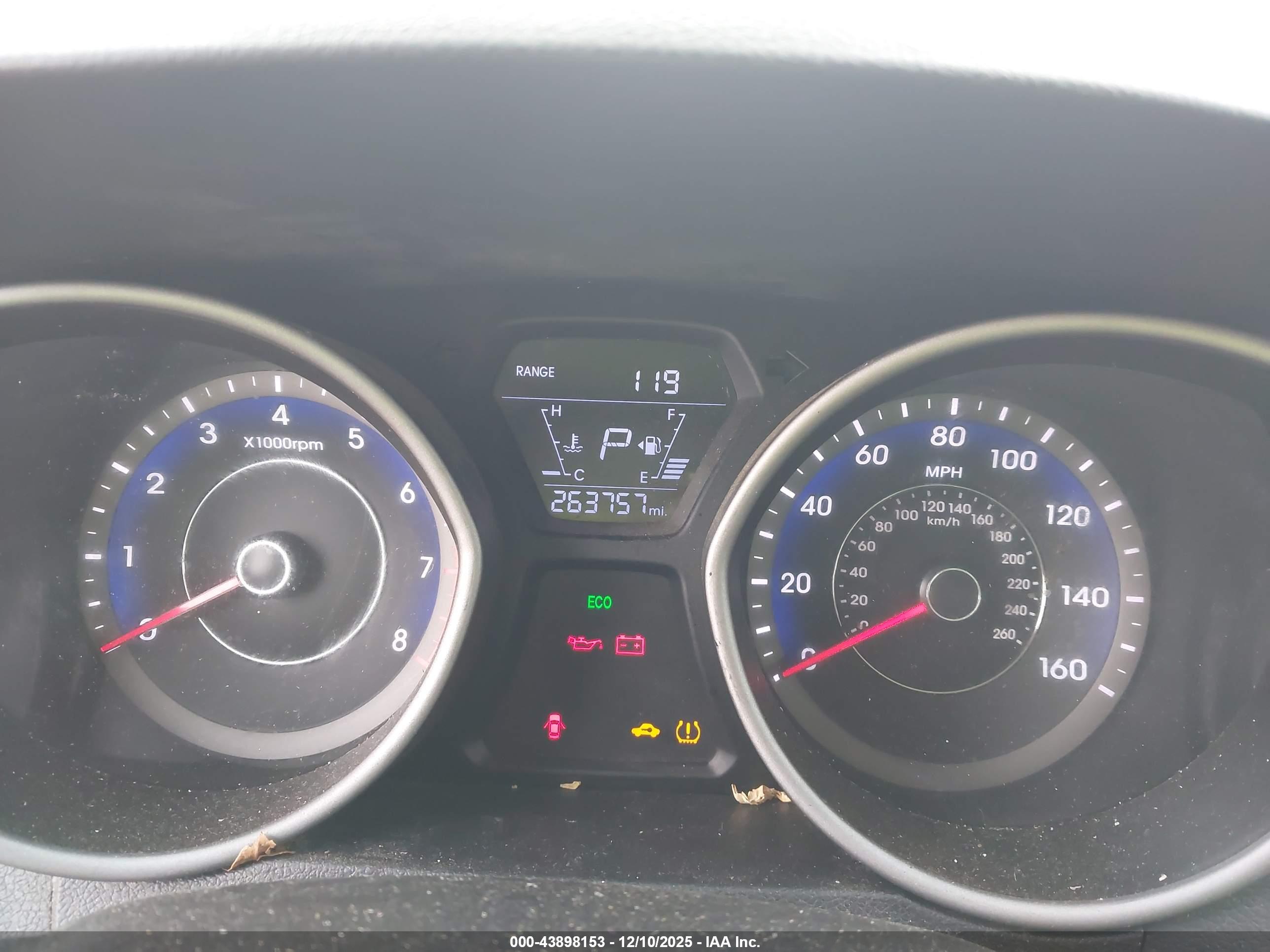 HYUNDAI ELANTRA image 7