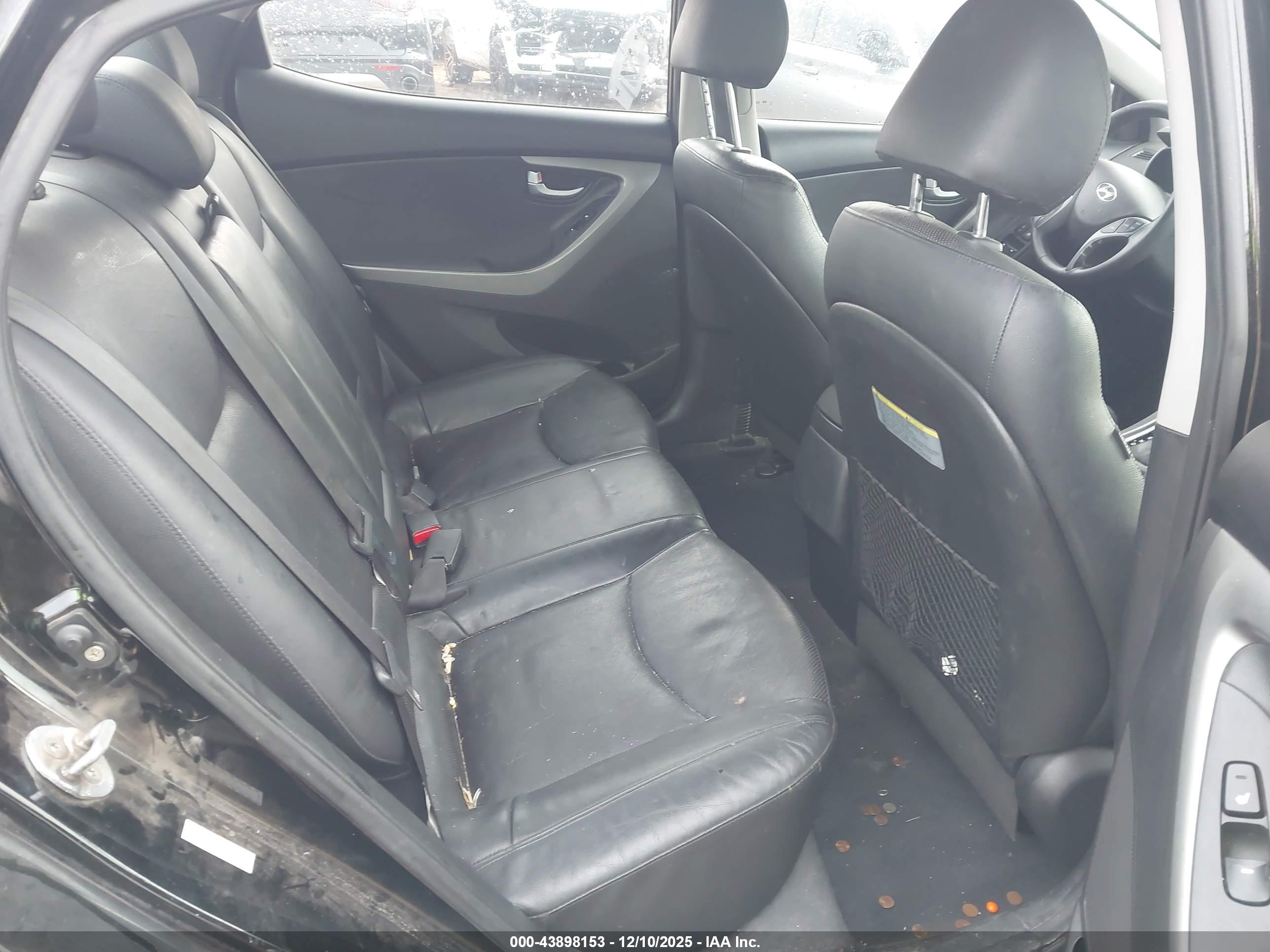 HYUNDAI ELANTRA image 8
