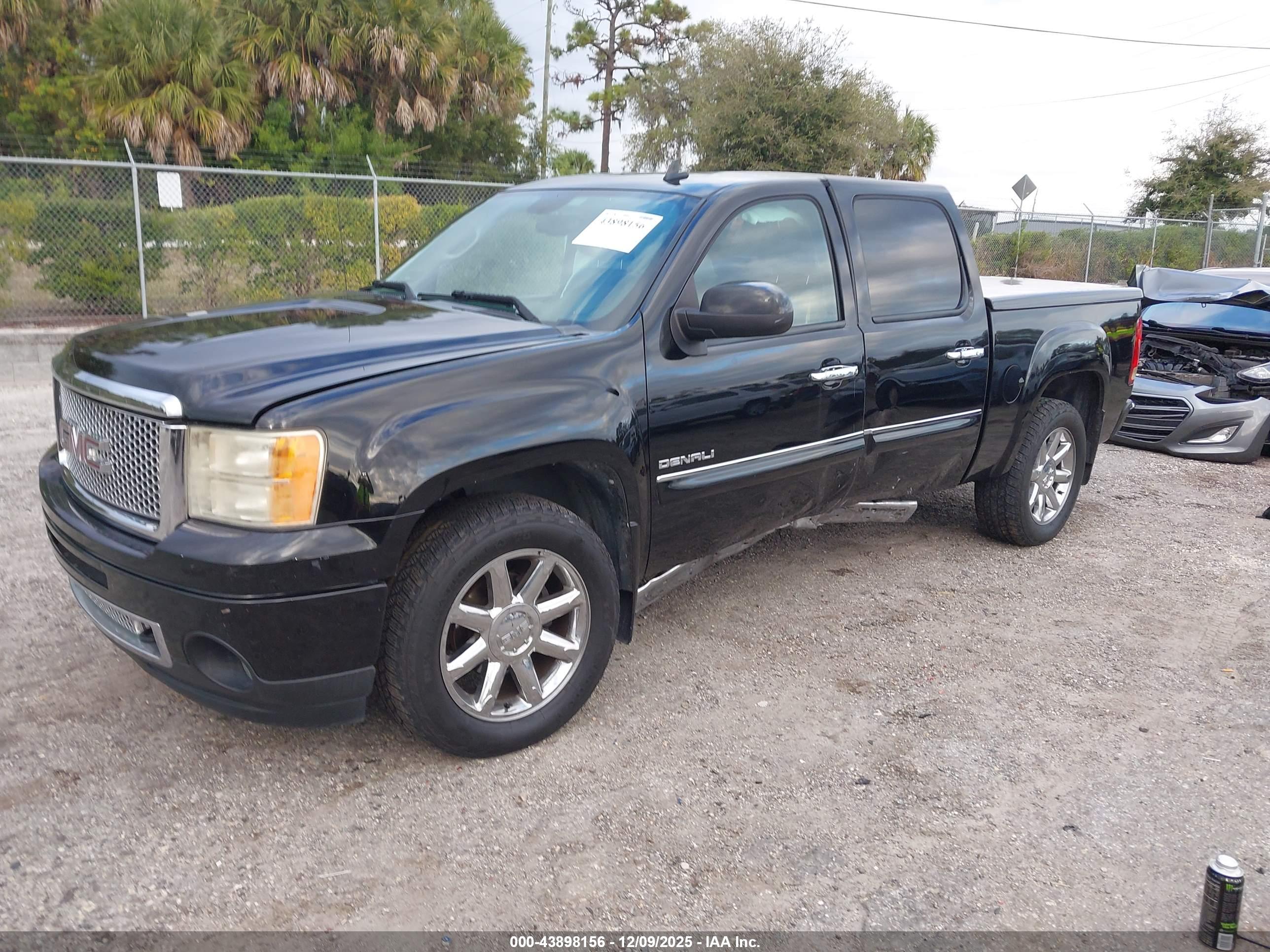 GMC SIERRA image 2