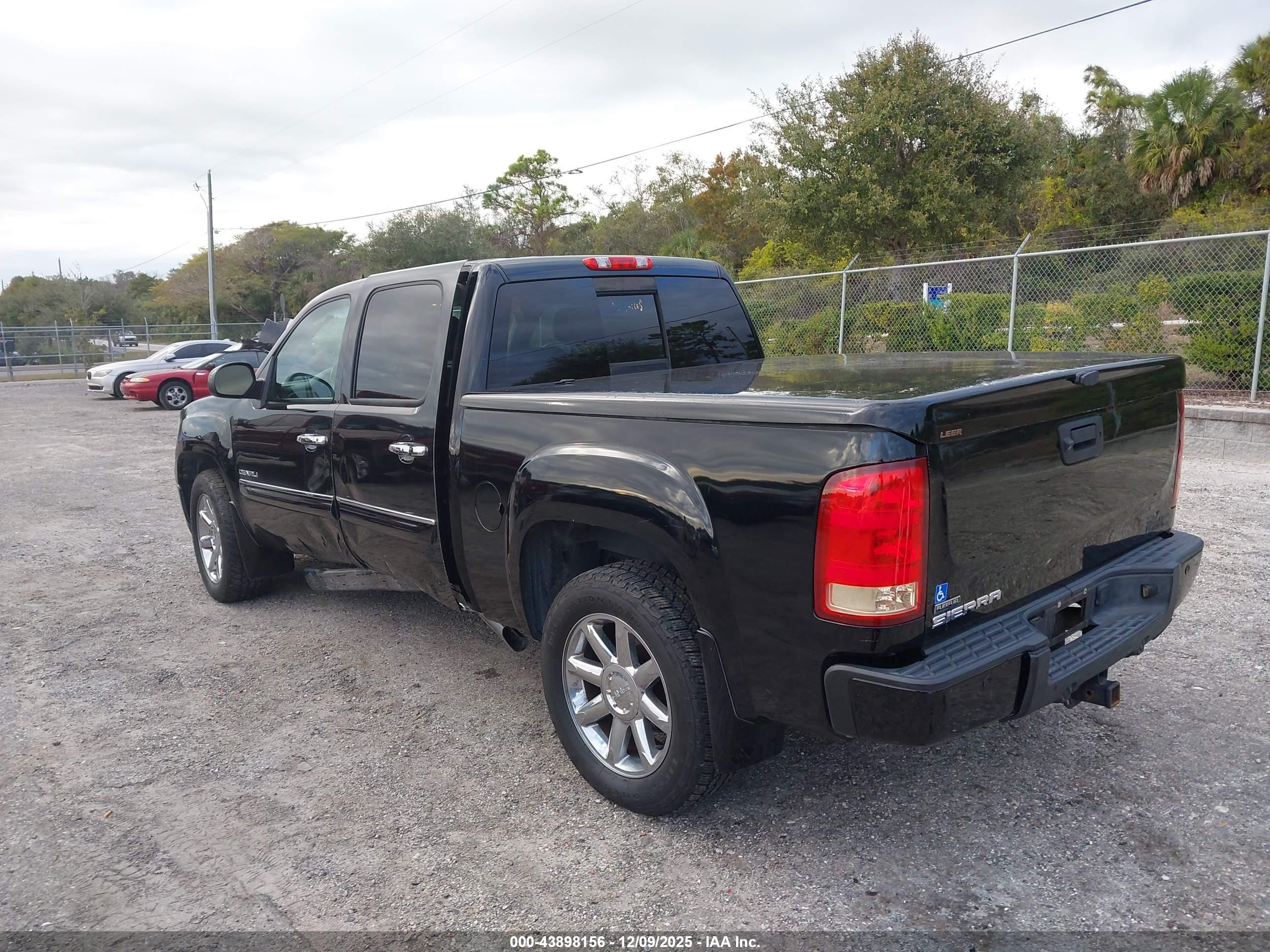 GMC SIERRA image 3