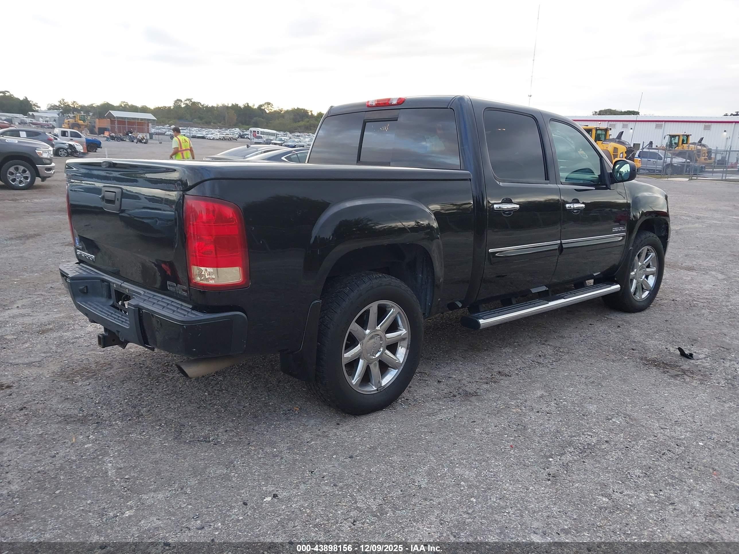 GMC SIERRA image 4