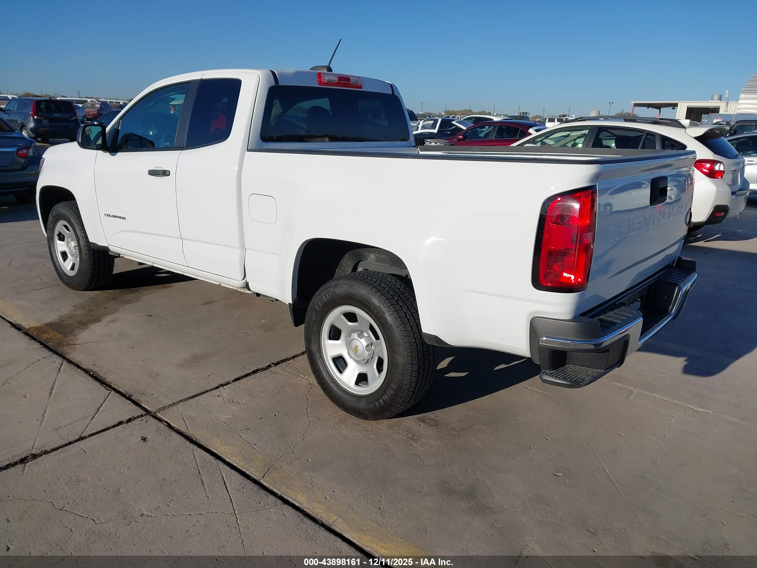 CHEVROLET COLORADO image 3