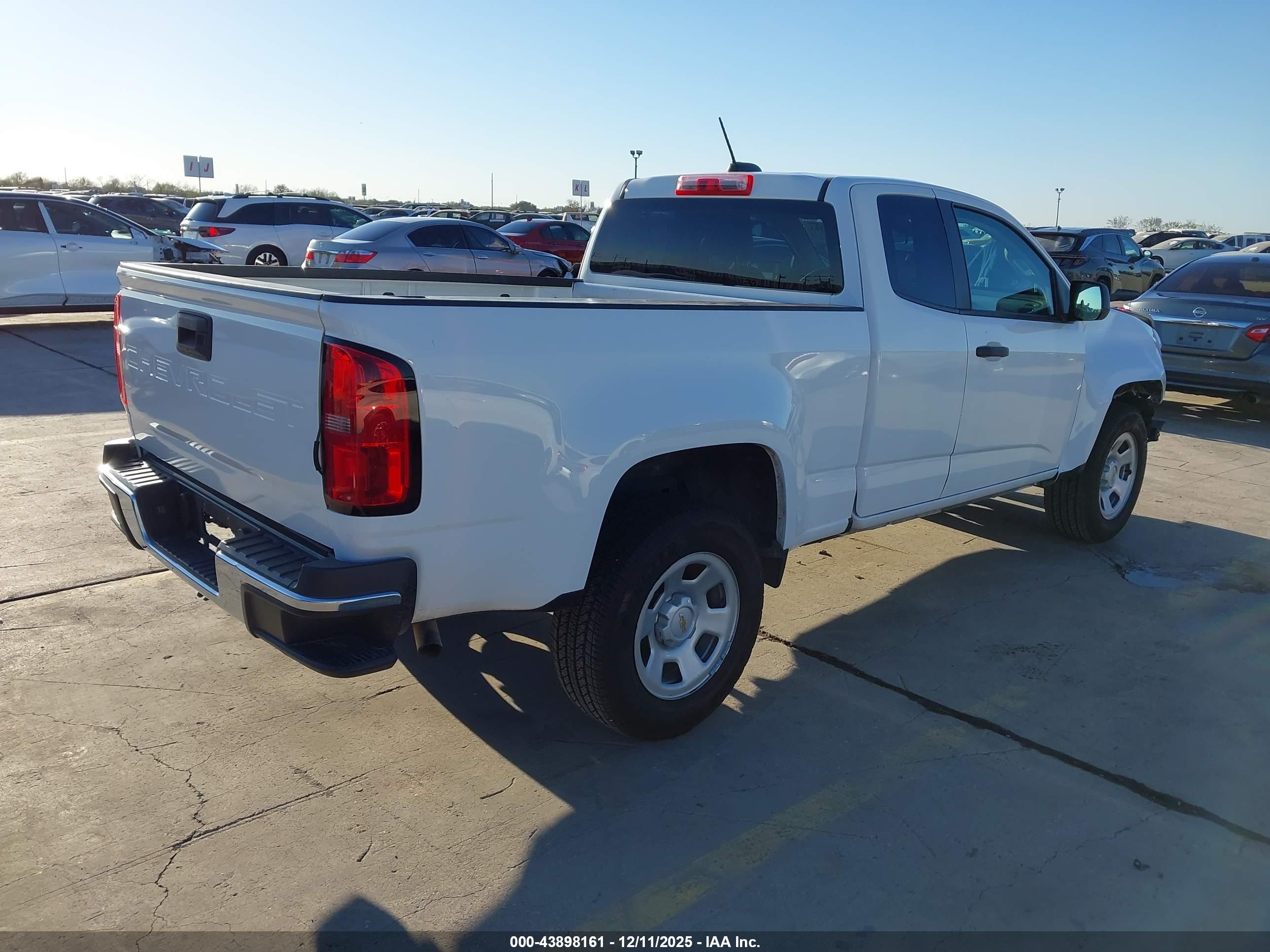 CHEVROLET COLORADO image 4
