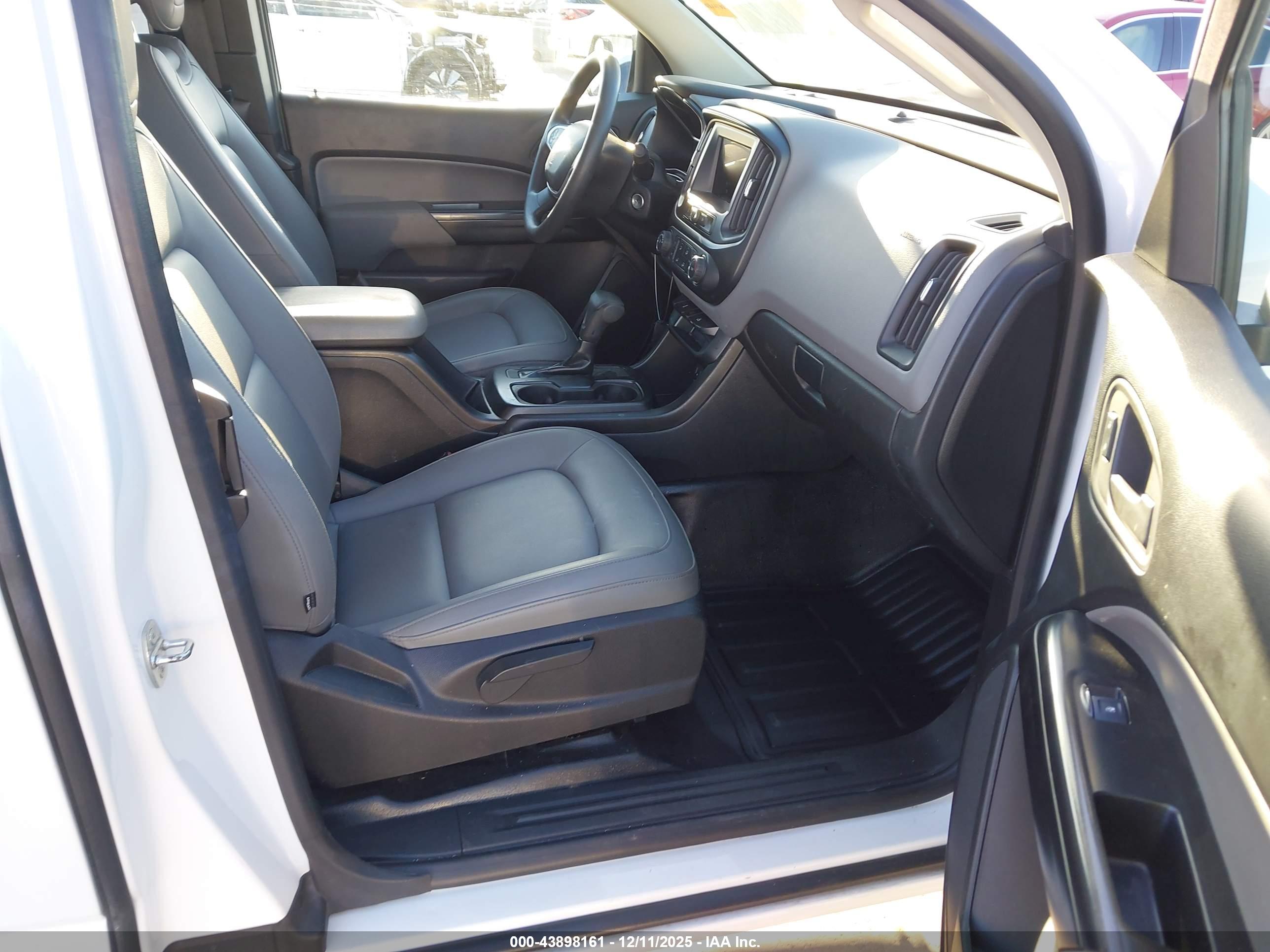 CHEVROLET COLORADO image 5