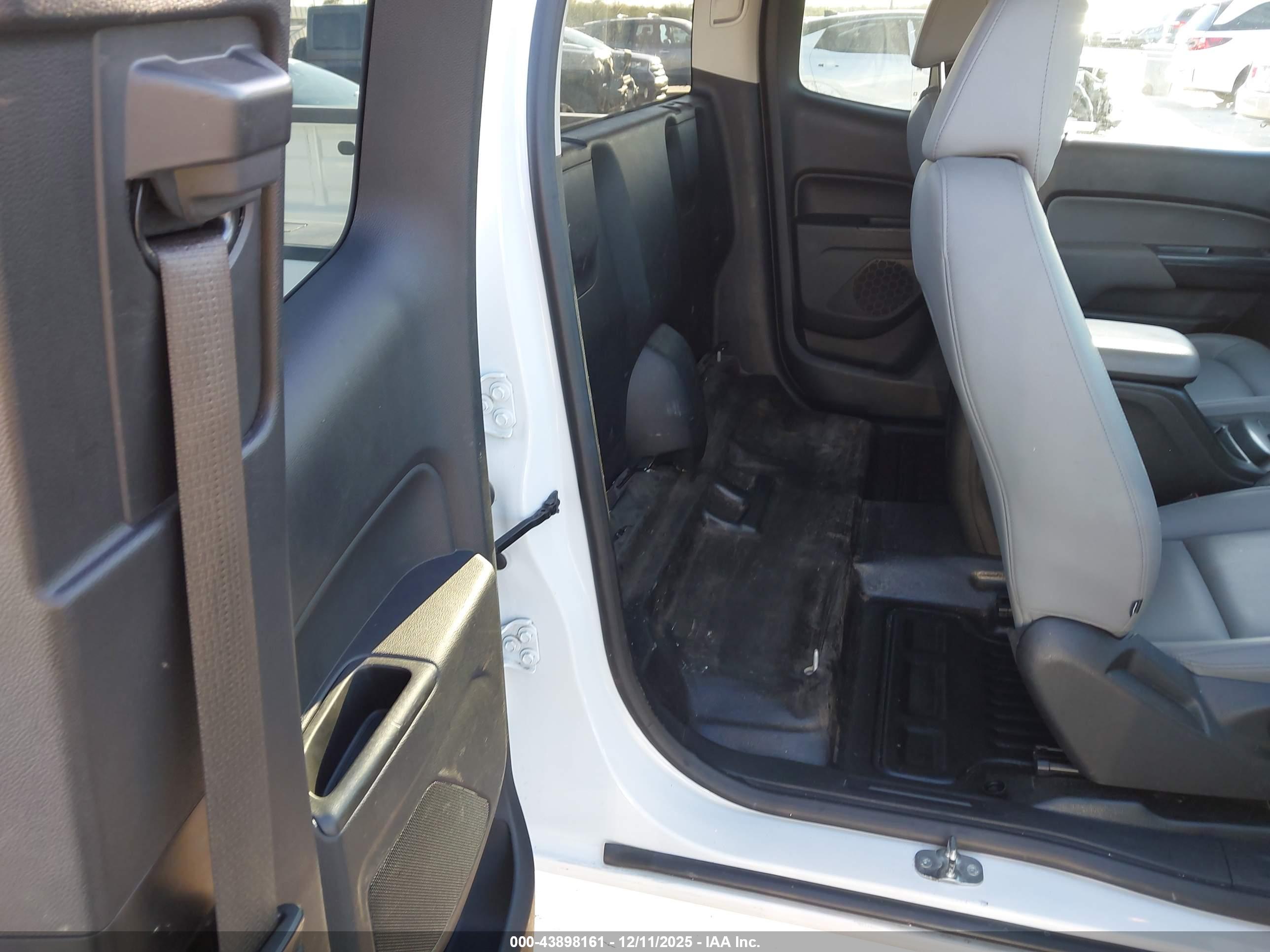 CHEVROLET COLORADO image 8