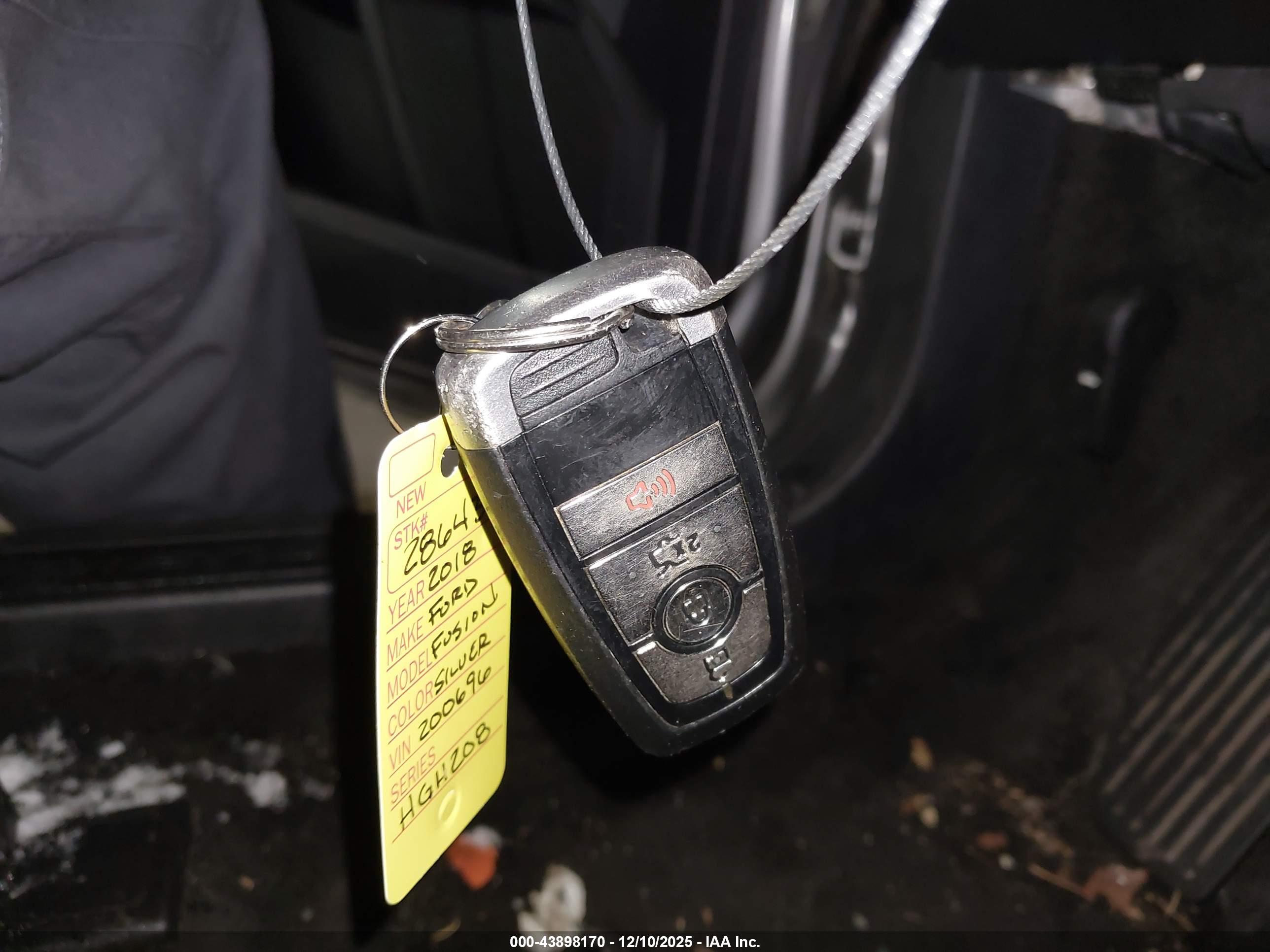FORD FUSION image 11