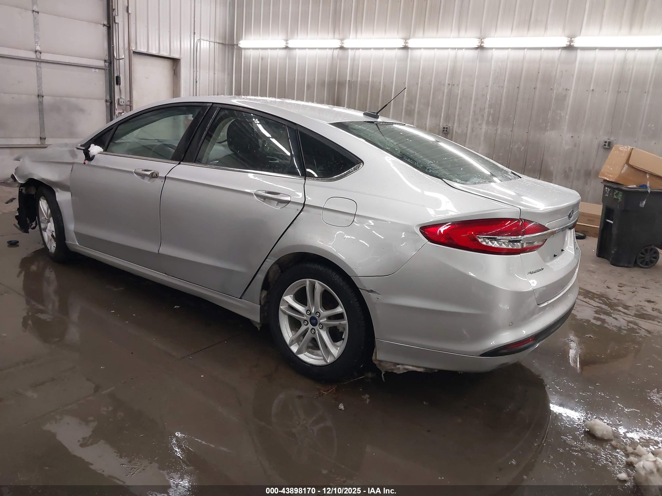 FORD FUSION image 3