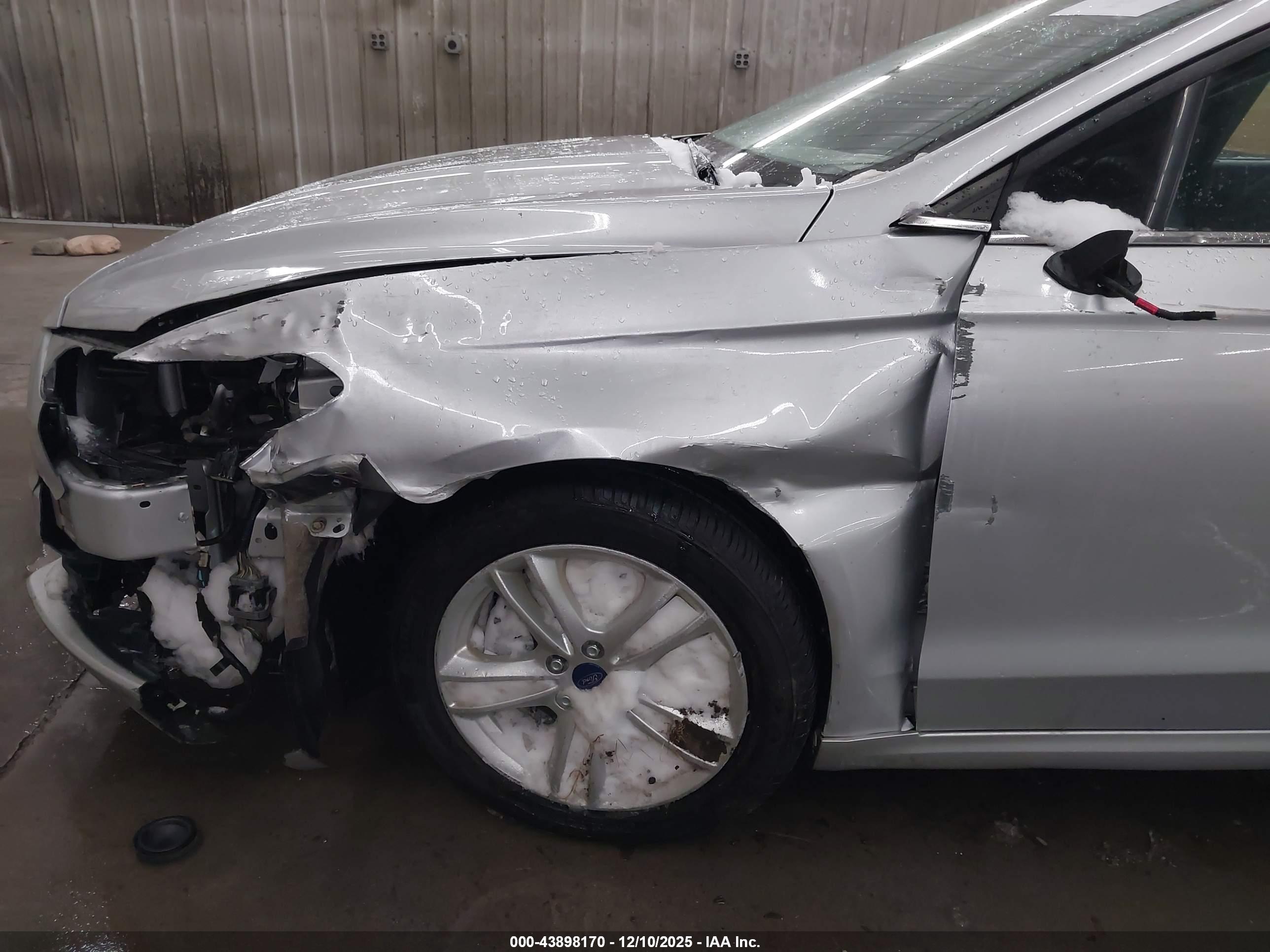 FORD FUSION image 6