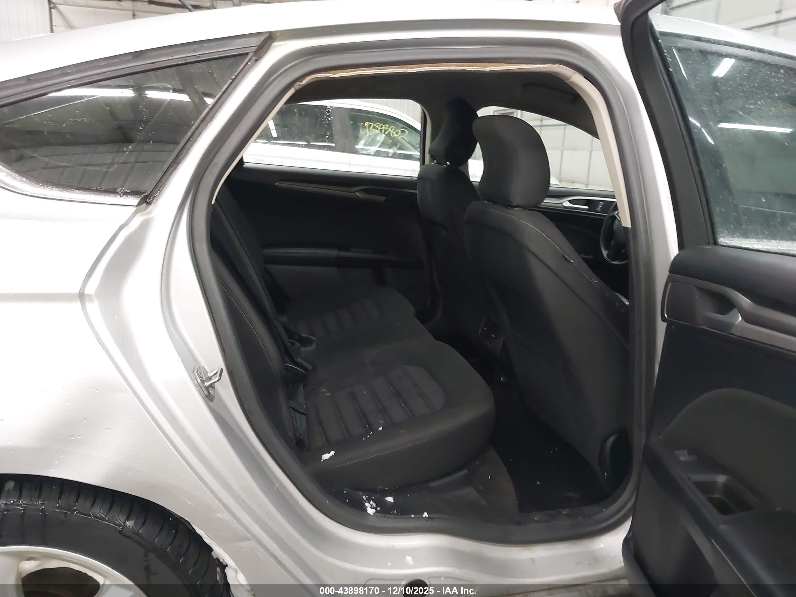 FORD FUSION image 8