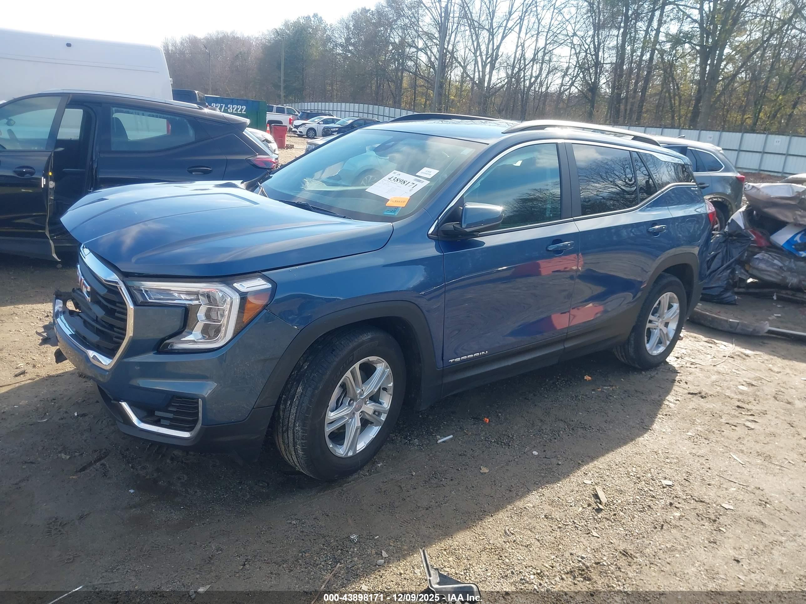 GMC TERRAIN image 2