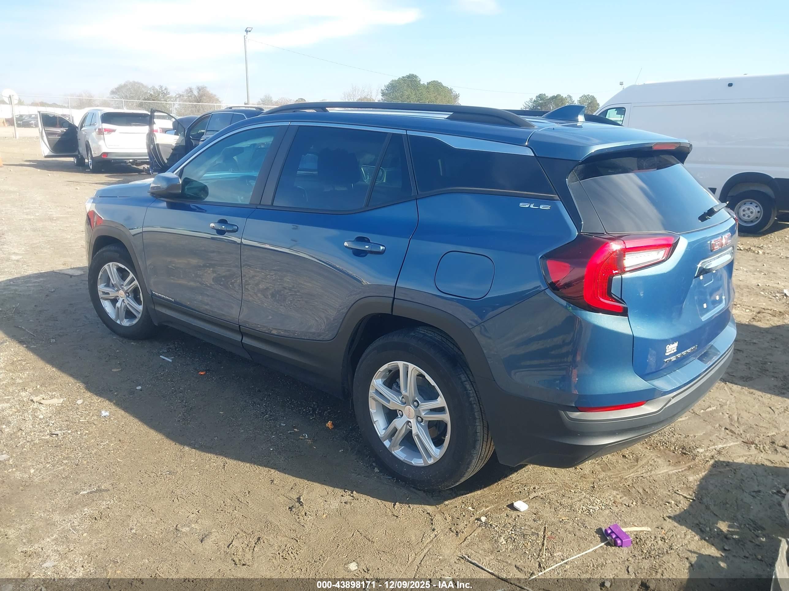 GMC TERRAIN image 3