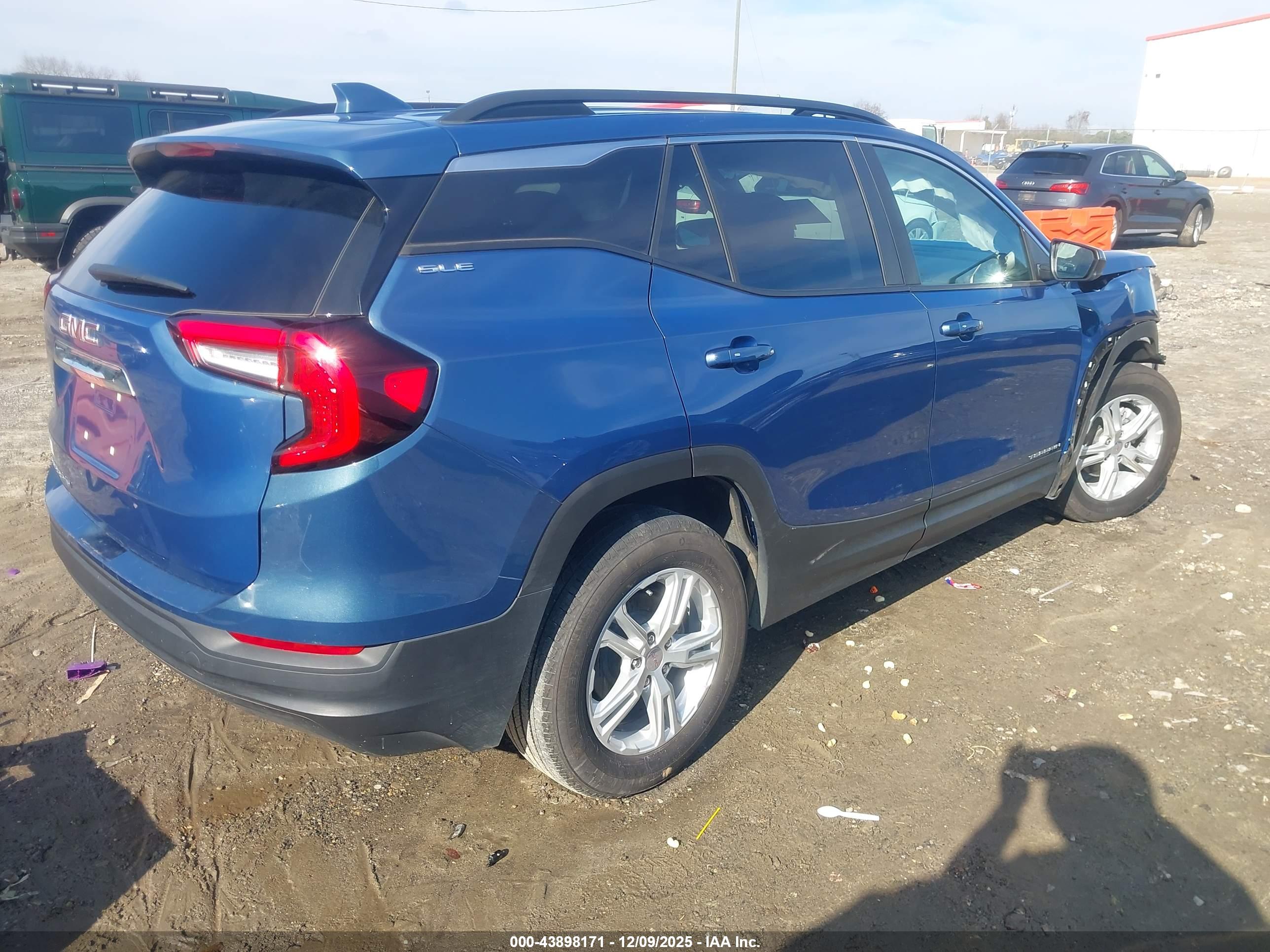 GMC TERRAIN image 4