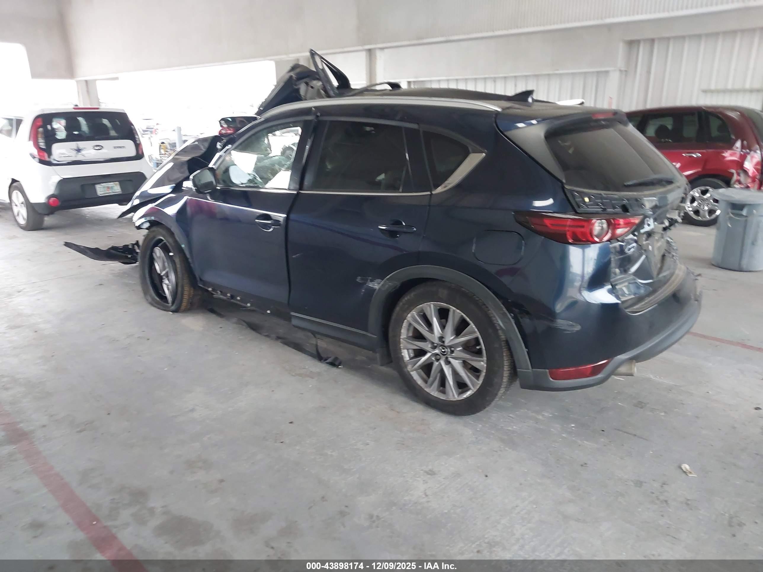 MAZDA CX-5 image 3