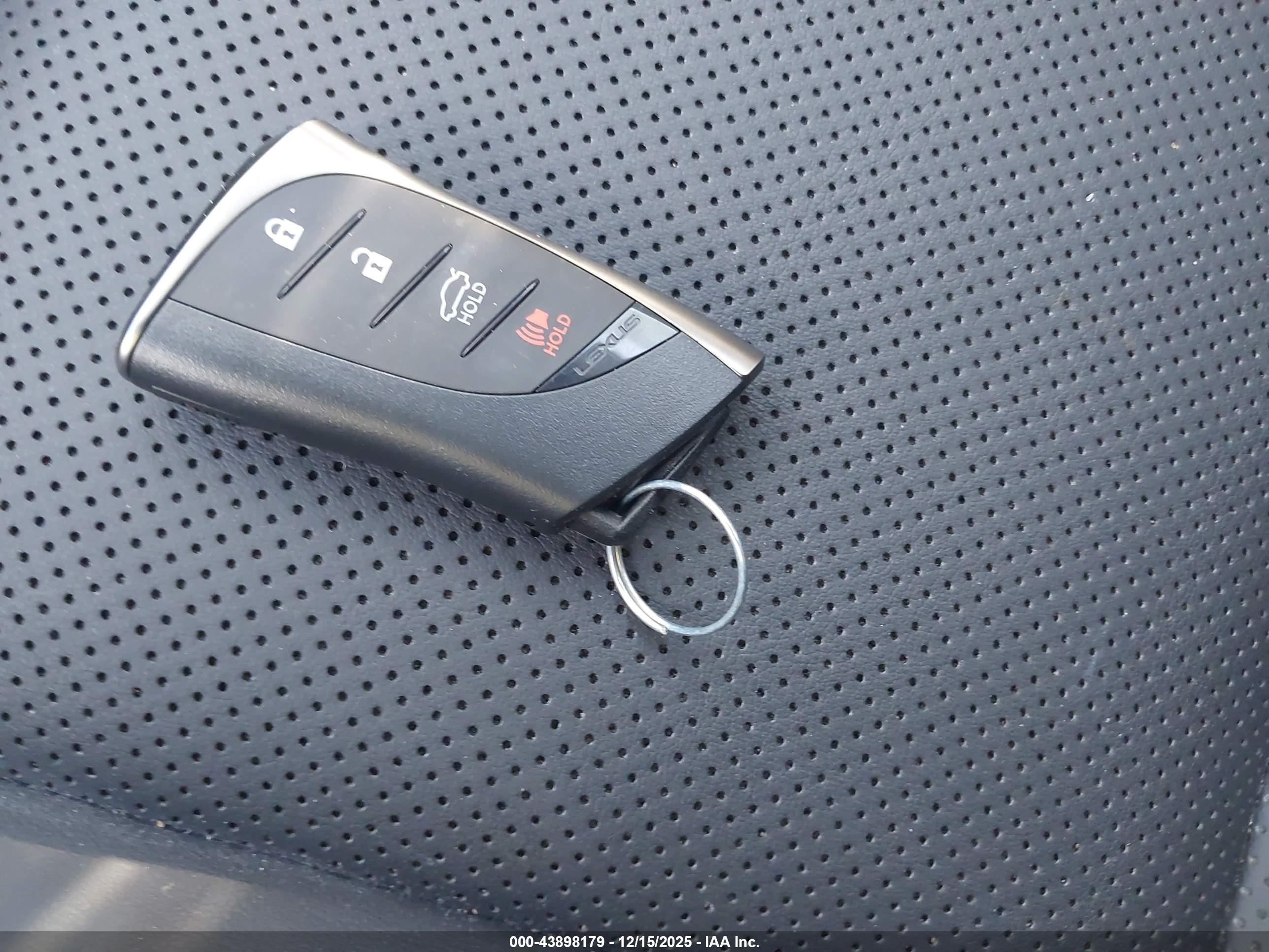 LEXUS ES image 11